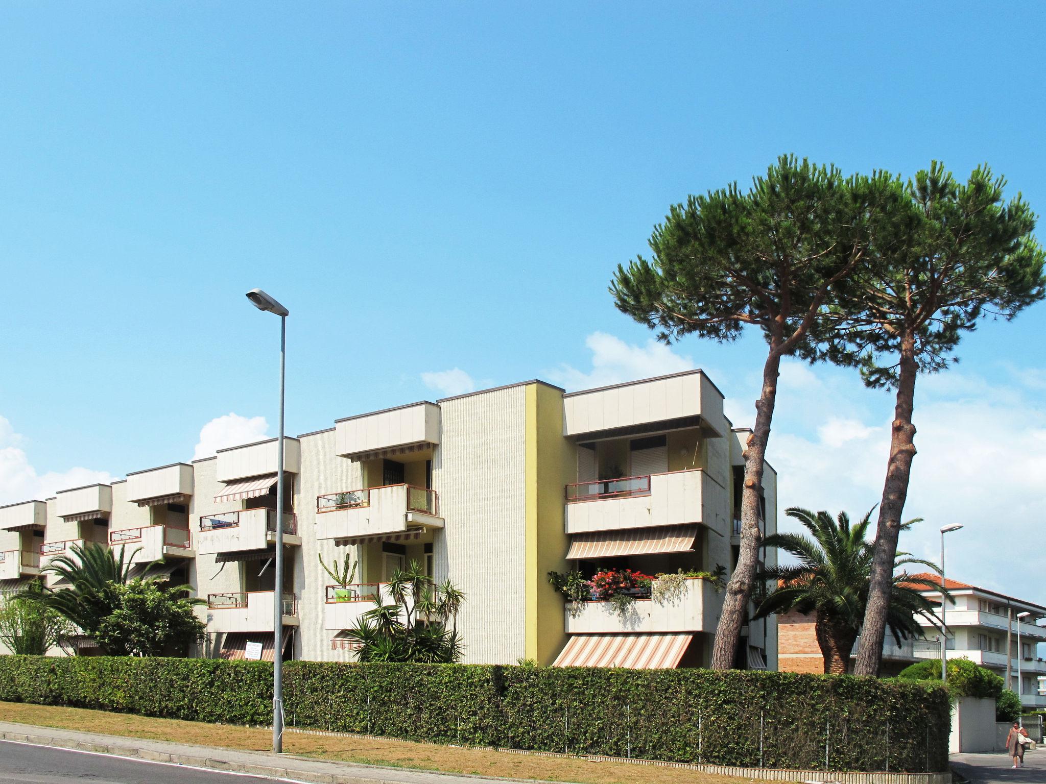 Photo 1 - Appartement de 2 chambres à Viareggio avec jardin et vues à la mer