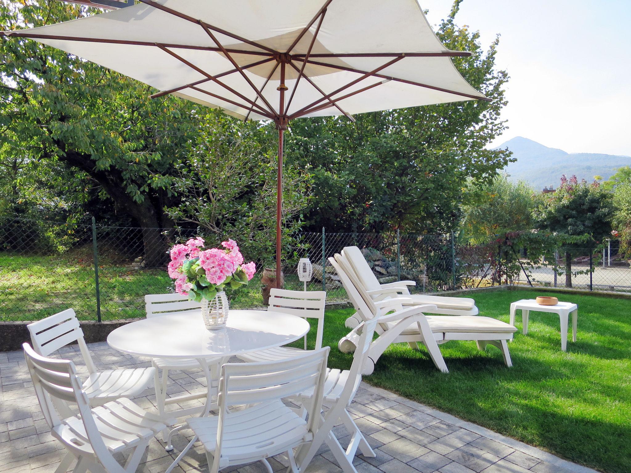 Photo 3 - Maison de 2 chambres à Luino avec jardin et terrasse