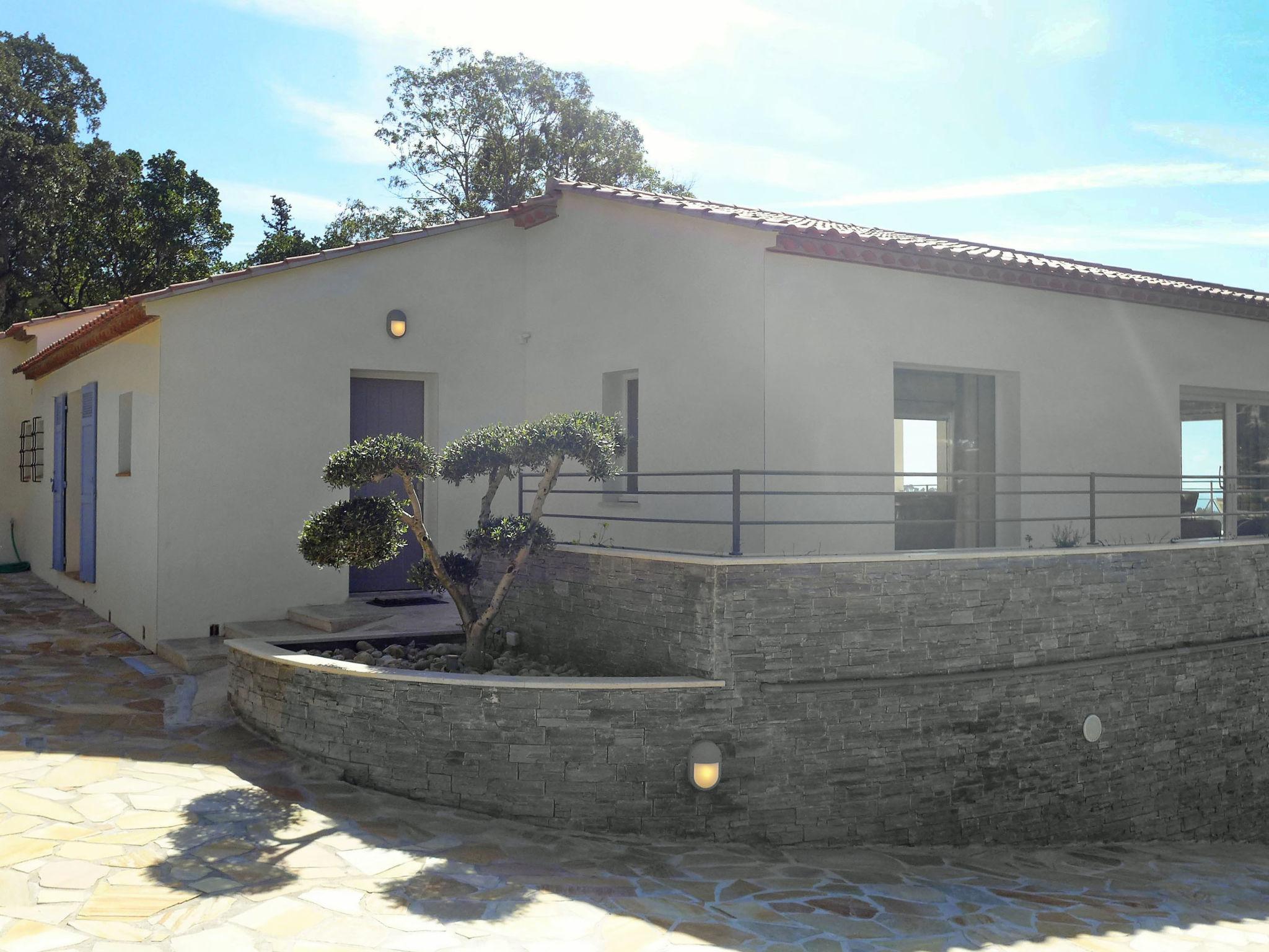 Foto 19 - Casa con 4 camere da letto a Cavalaire-sur-Mer con piscina privata e giardino