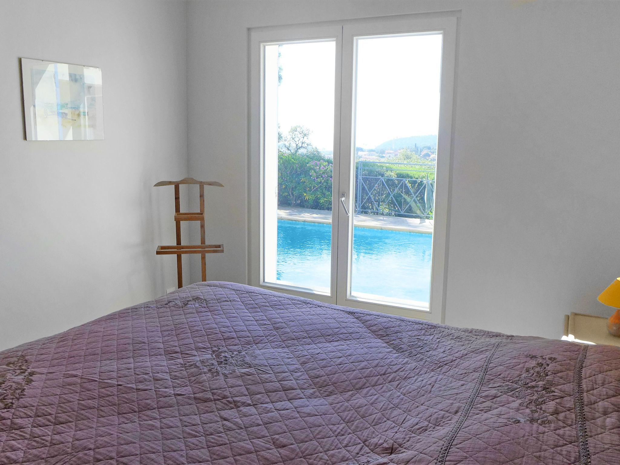 Foto 13 - Casa de 4 habitaciones en Cavalaire-sur-Mer con piscina privada y vistas al mar