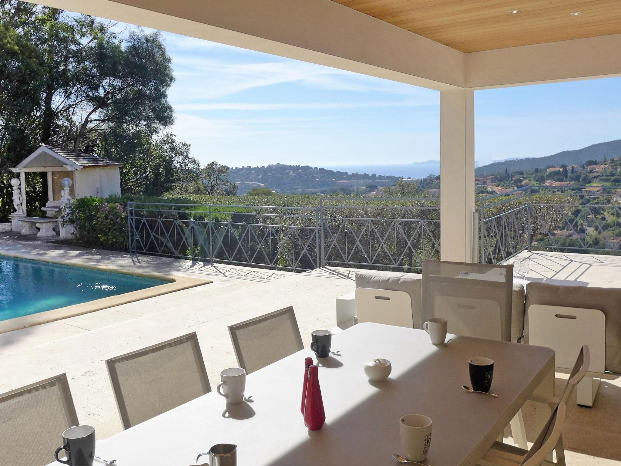 Photo 21 - 4 bedroom House in Cavalaire-sur-Mer with private pool and sea view