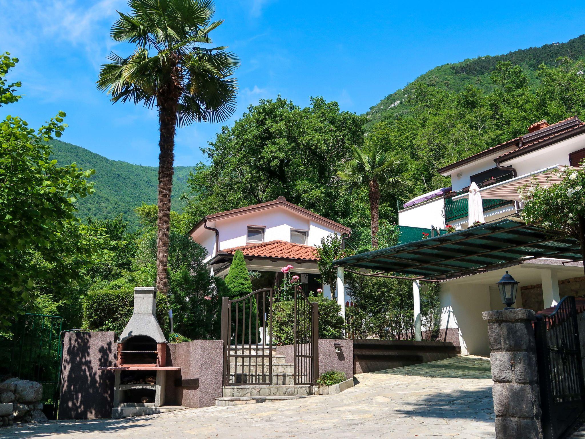 Photo 3 - Maison de 2 chambres à Lovran avec piscine et vues à la mer