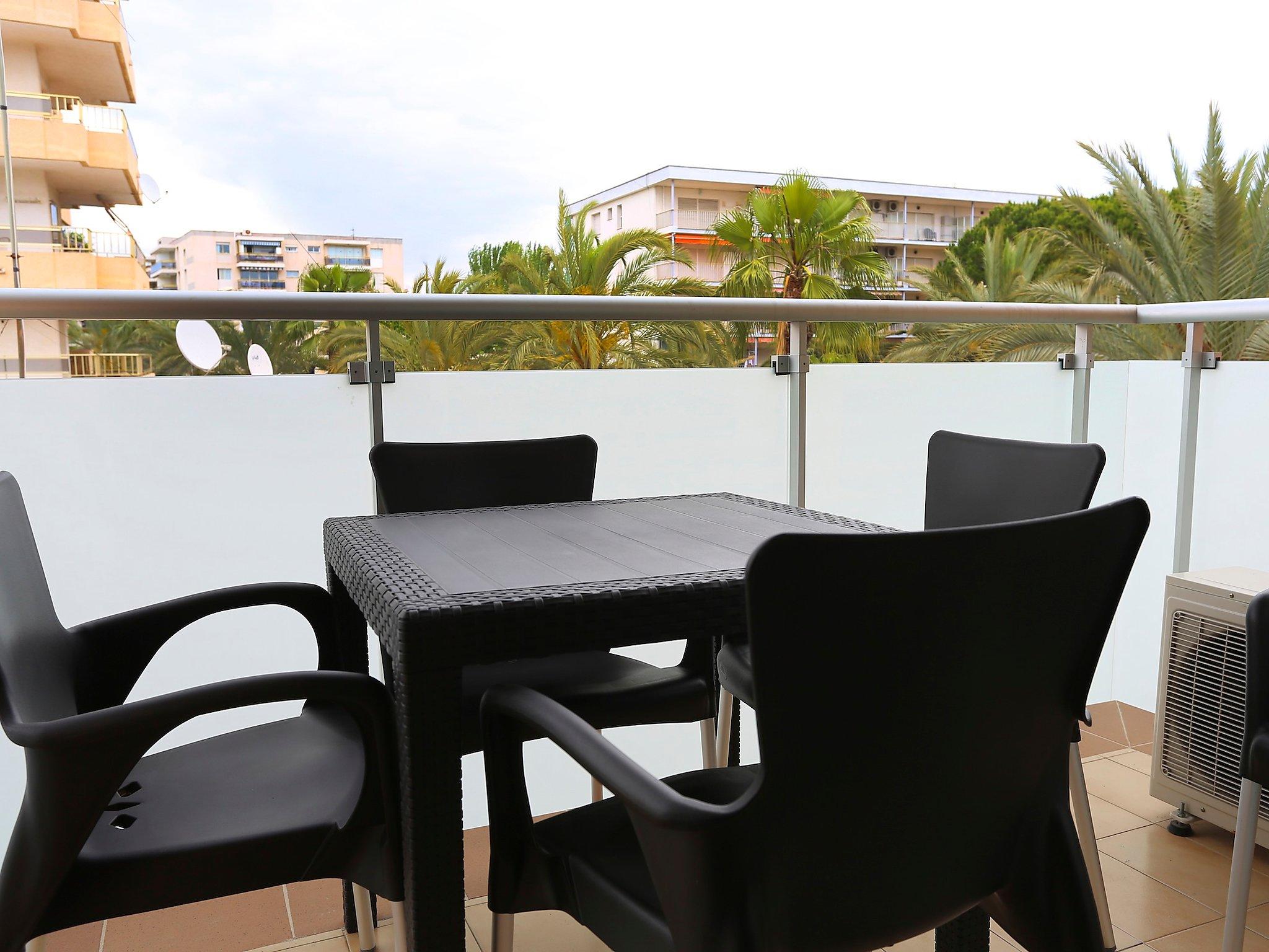 Photo 2 - 2 bedroom Apartment in Salou with sea view