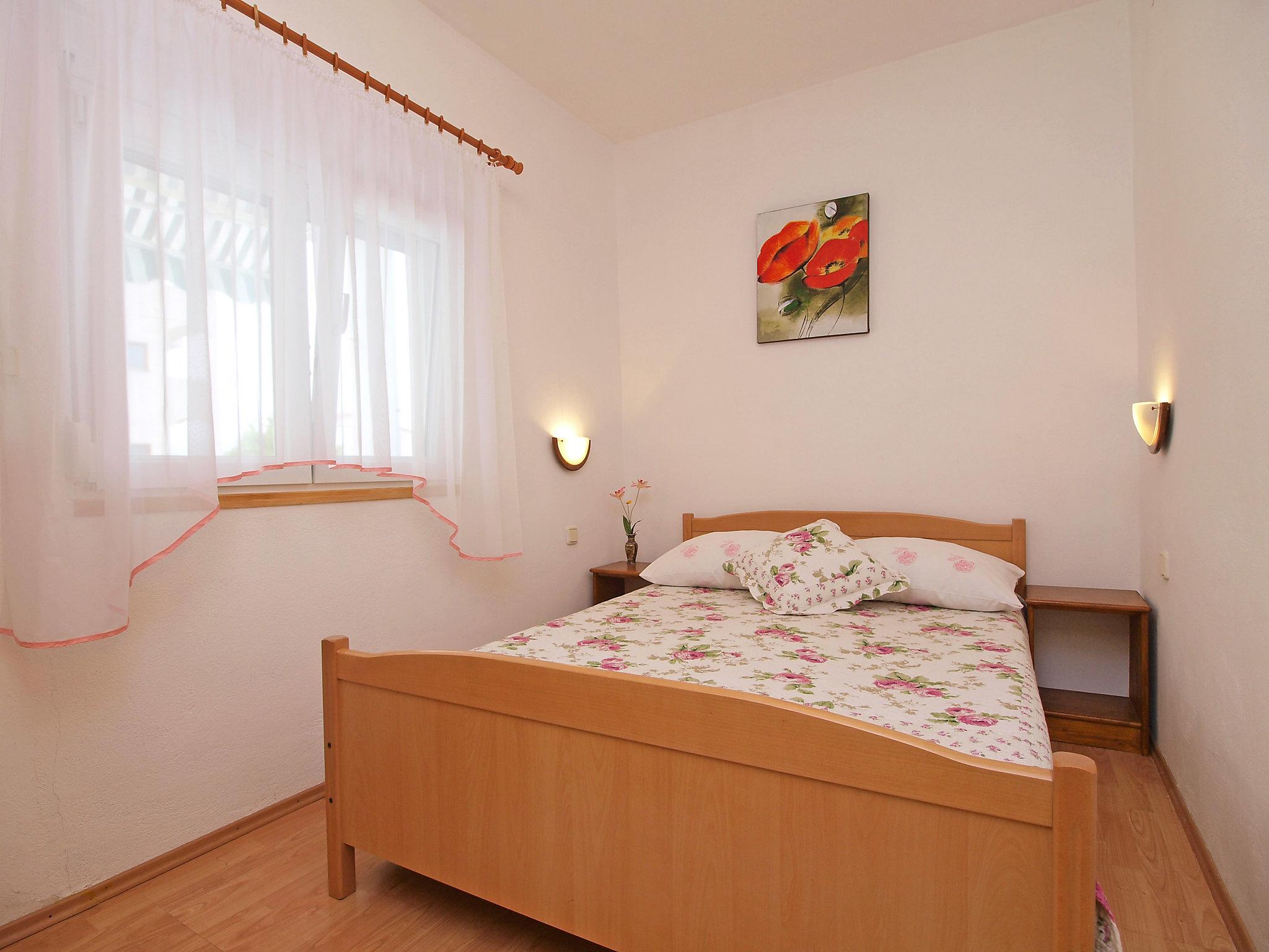 Photo 9 - Appartement de 2 chambres à Split avec jardin et vues à la mer
