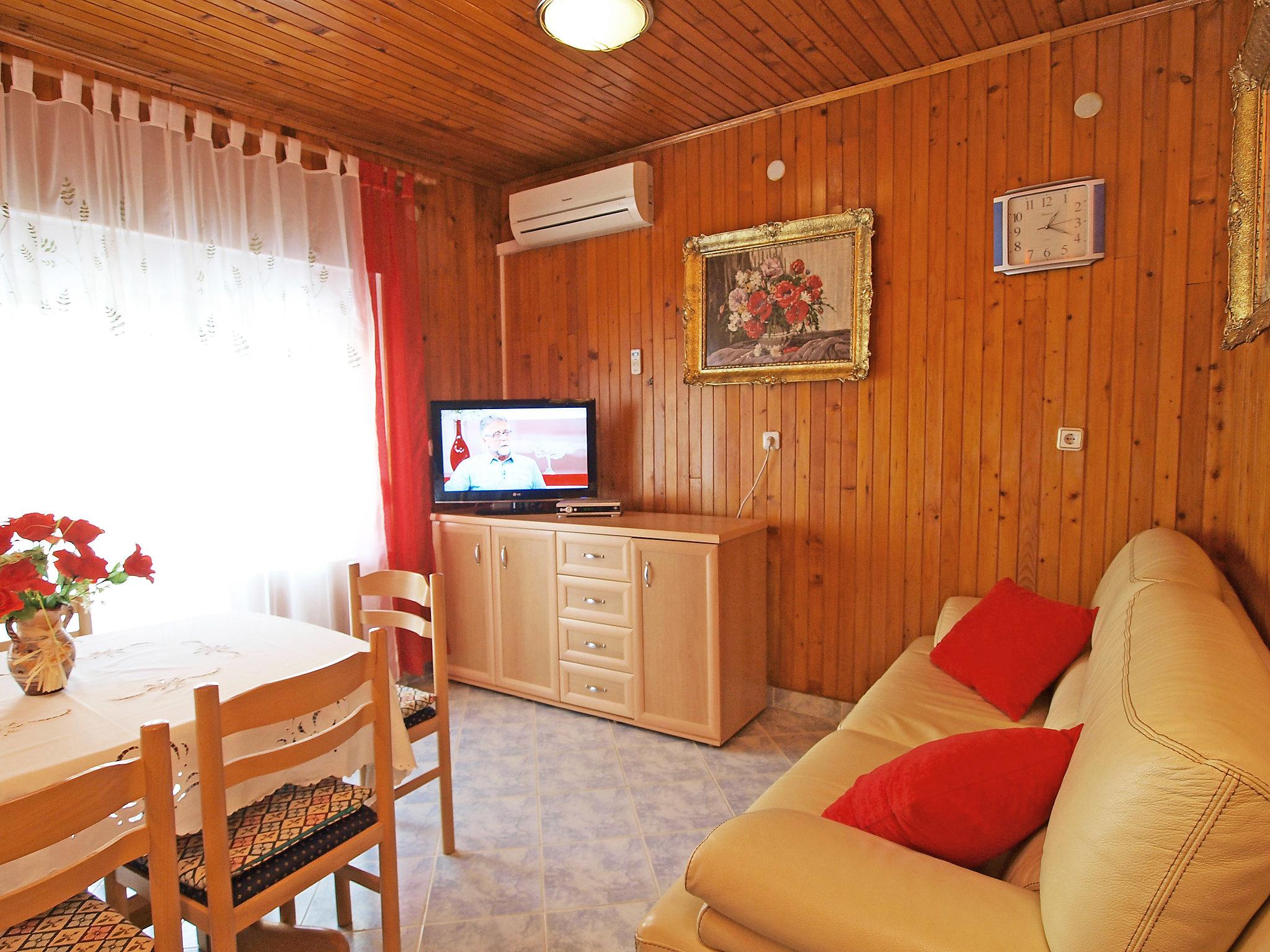 Foto 6 - Apartment mit 2 Schlafzimmern in Split mit garten und blick aufs meer