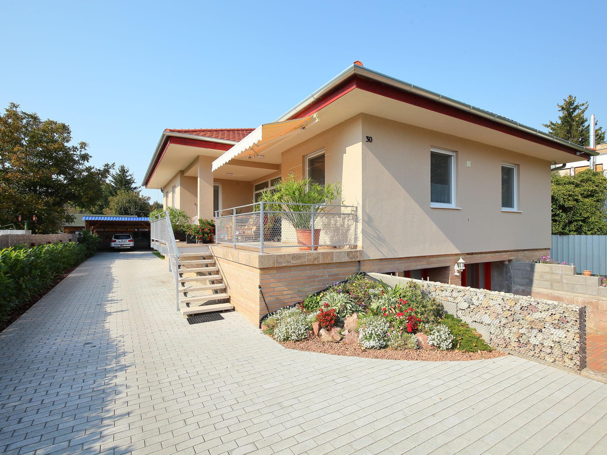 Photo 1 - Appartement de 3 chambres à Balatonszemes avec jardin et terrasse