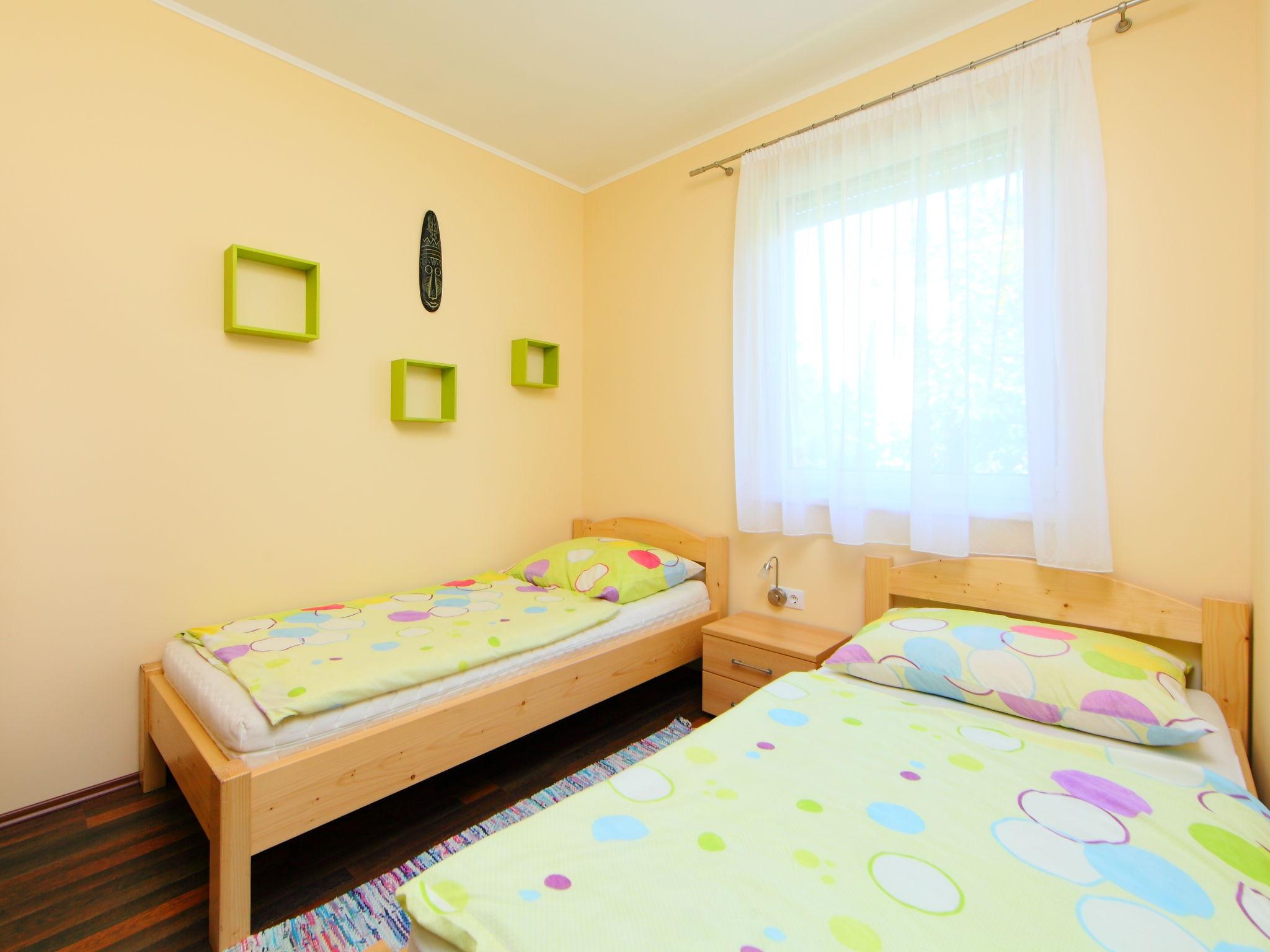 Foto 9 - Apartamento de 3 quartos em Balatonszemes com jardim e terraço