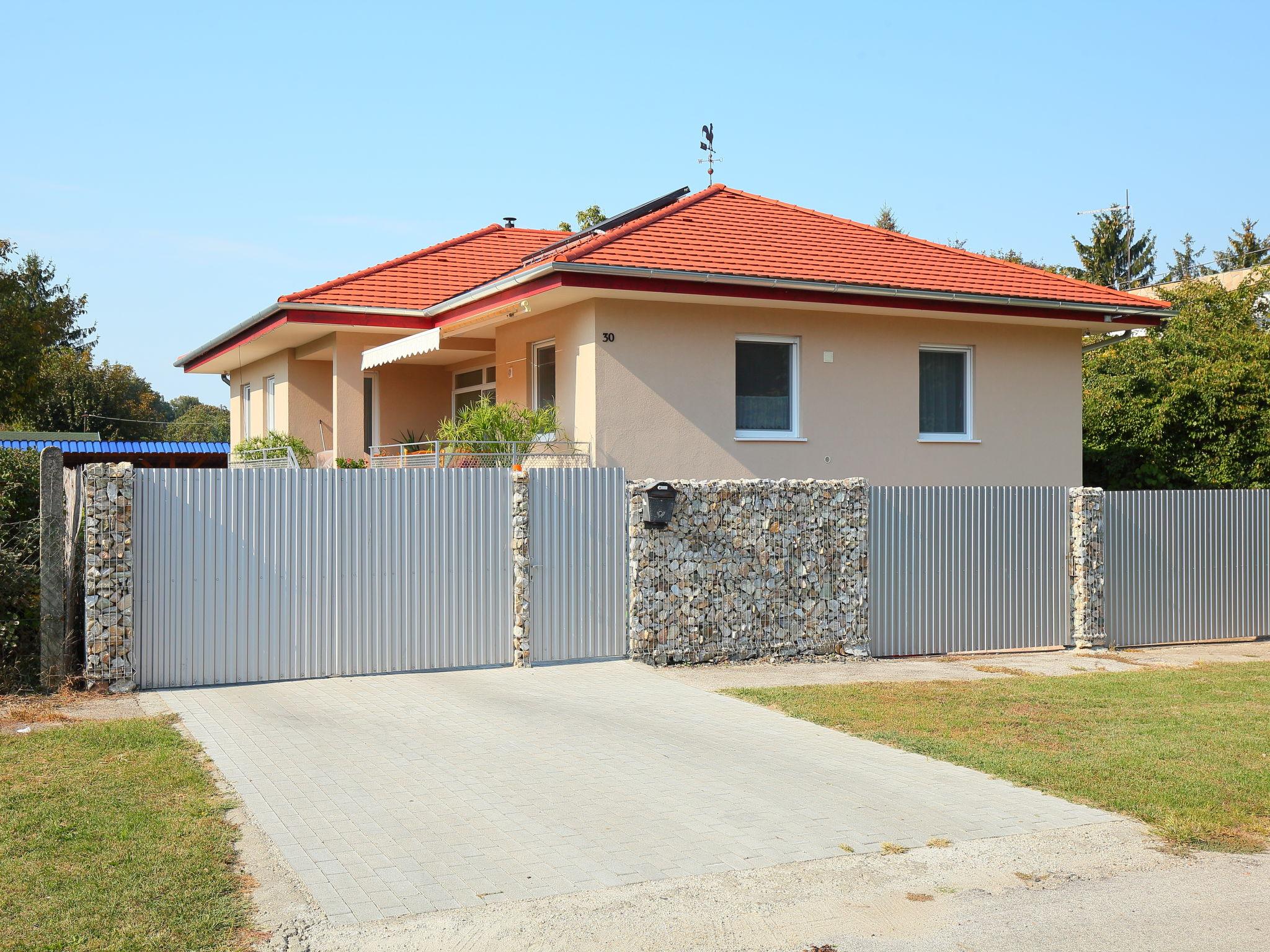 Foto 16 - Appartamento con 3 camere da letto a Balatonszemes con giardino e terrazza