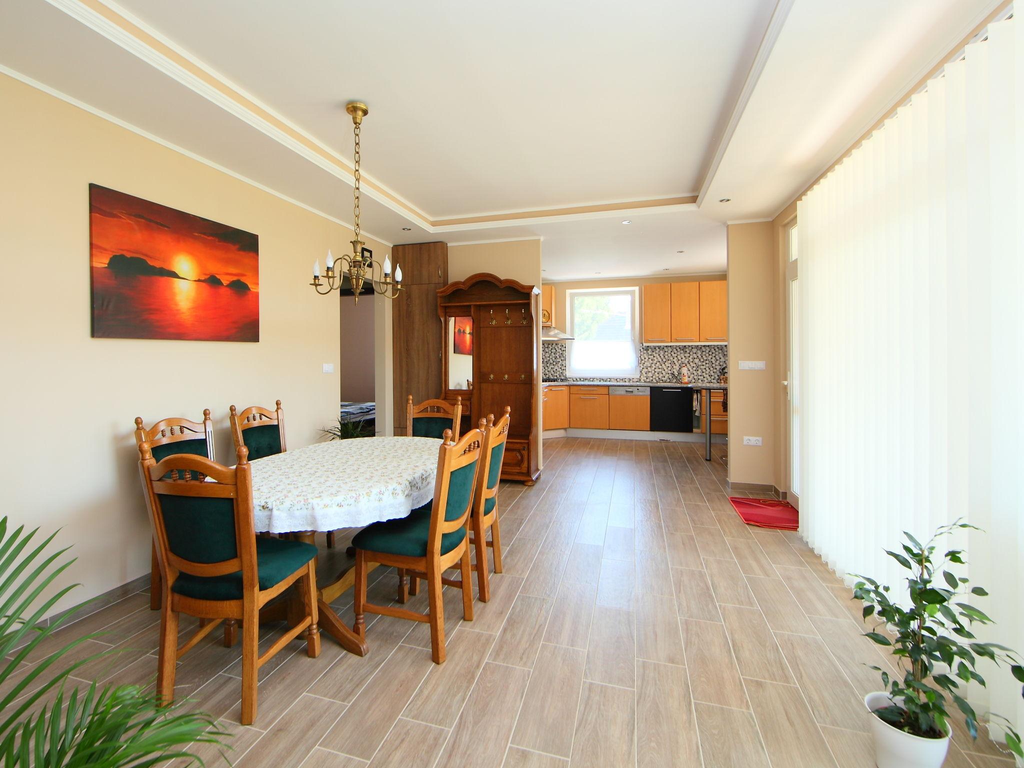 Photo 4 - 3 bedroom Apartment in Balatonszemes with garden and terrace