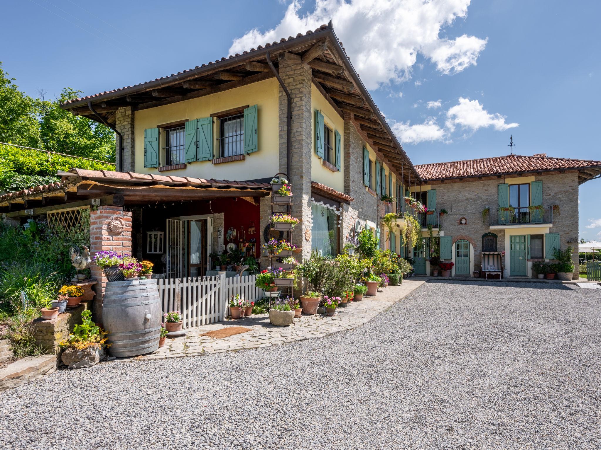 Foto 38 - Casa con 5 camere da letto a Borgomale con piscina privata e giardino