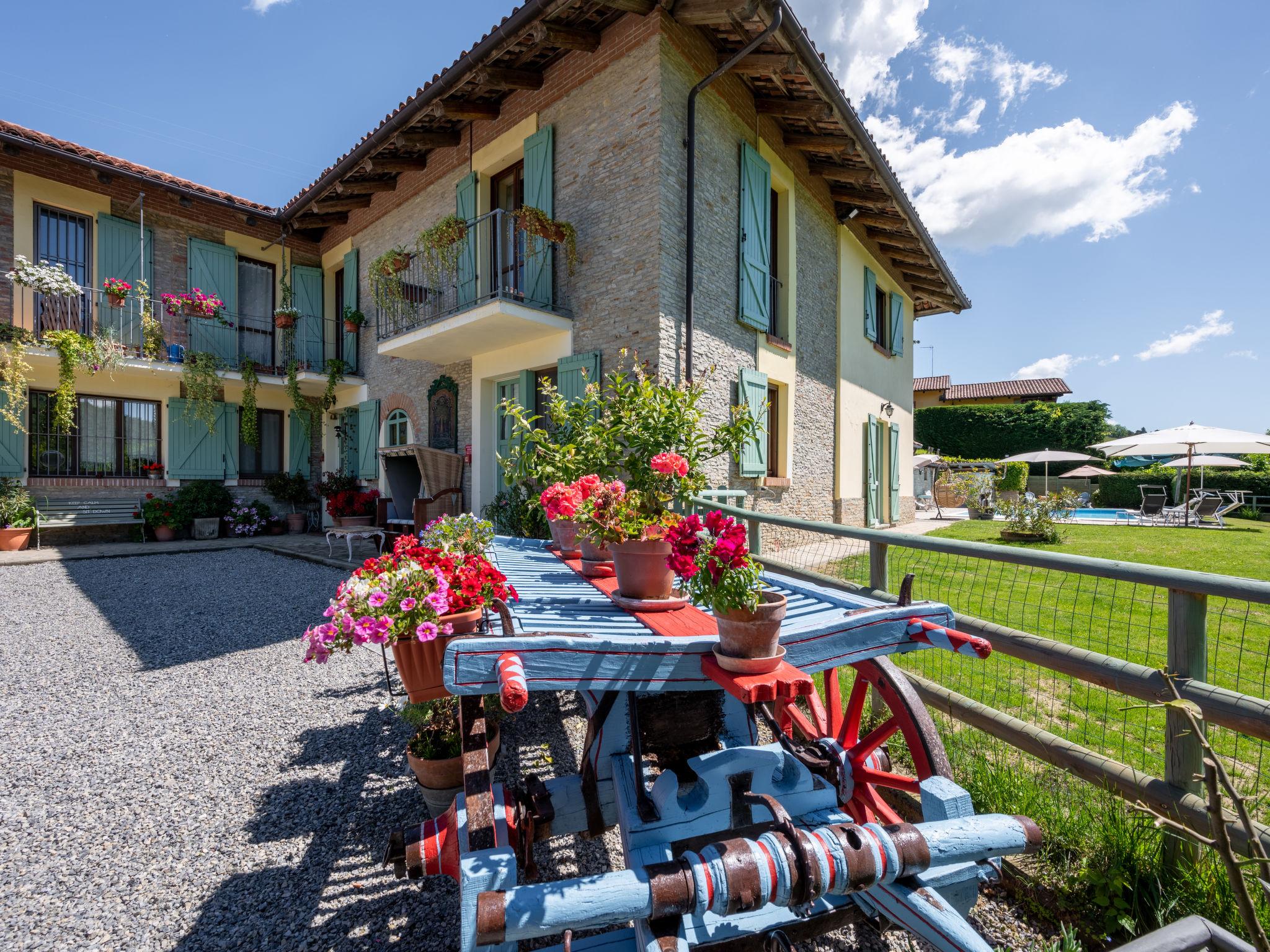 Foto 34 - Casa con 5 camere da letto a Borgomale con piscina privata e giardino