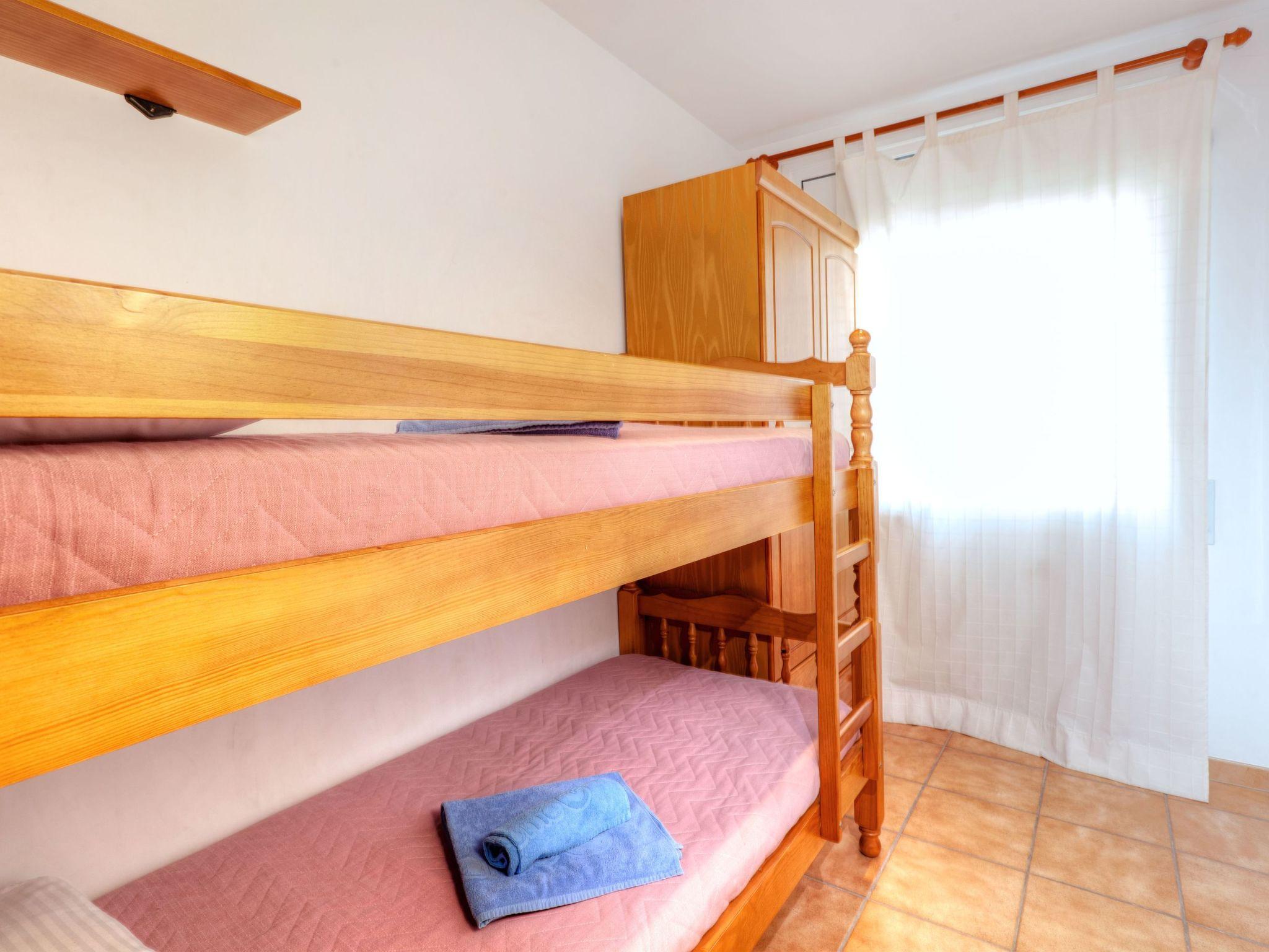 Foto 12 - Appartamento con 3 camere da letto a Llançà con terrazza e vista mare