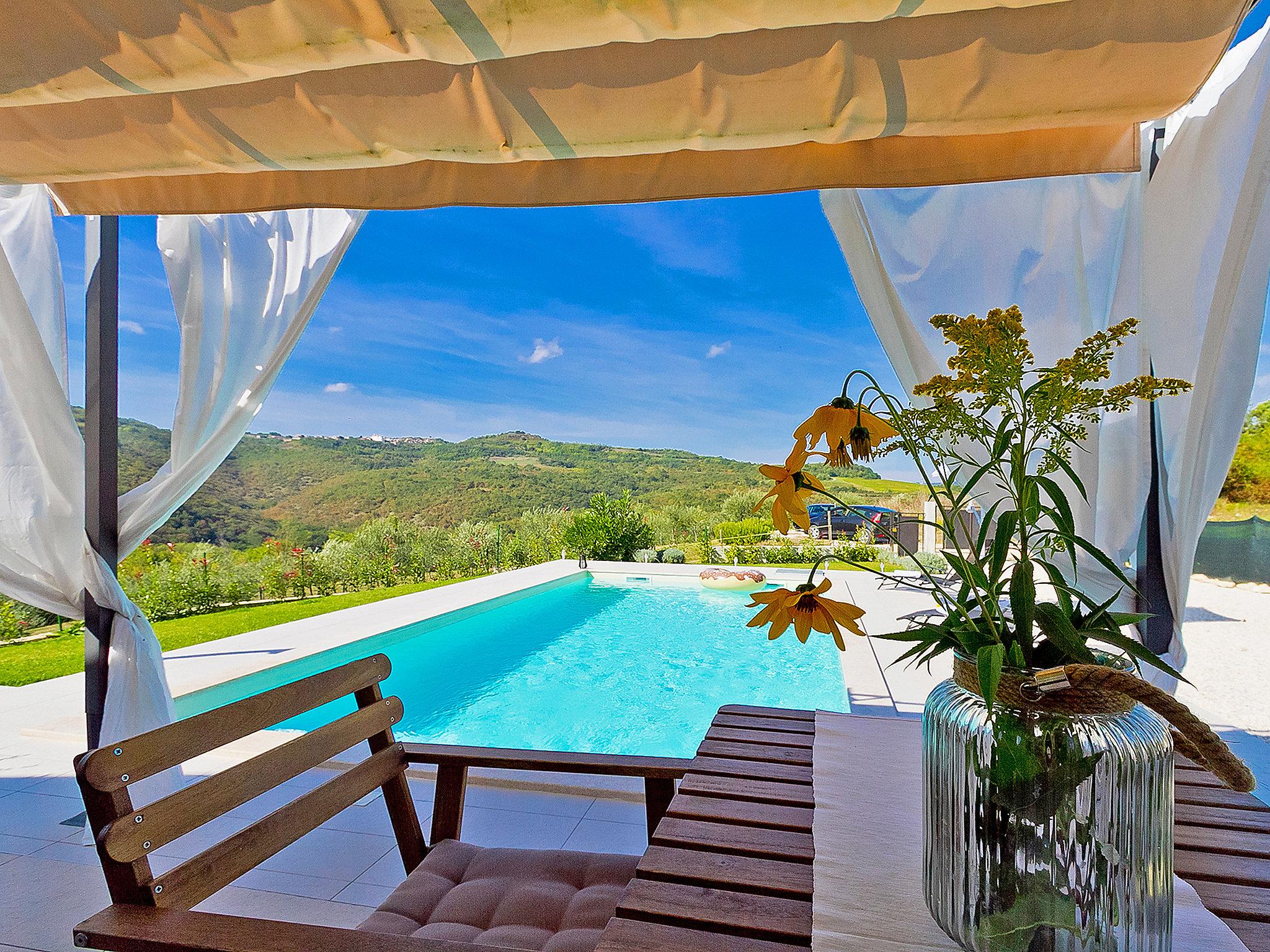 Foto 1 - Casa con 2 camere da letto a Motovun con piscina privata e giardino