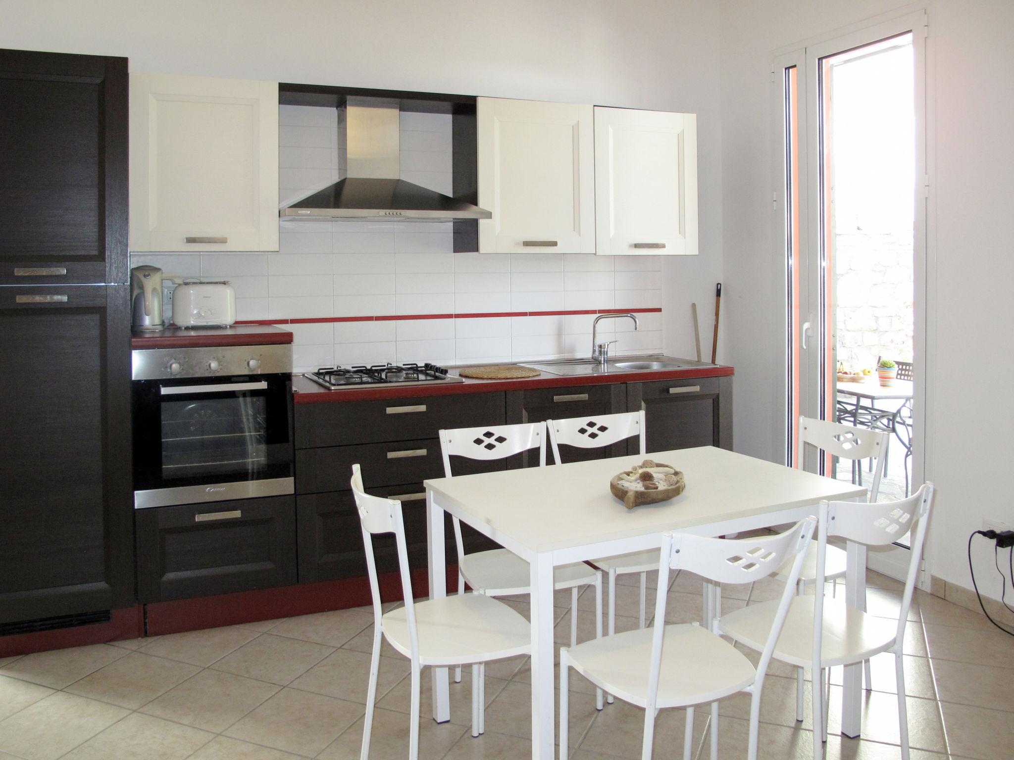 Photo 8 - 2 bedroom Apartment in Imperia with garden and terrace