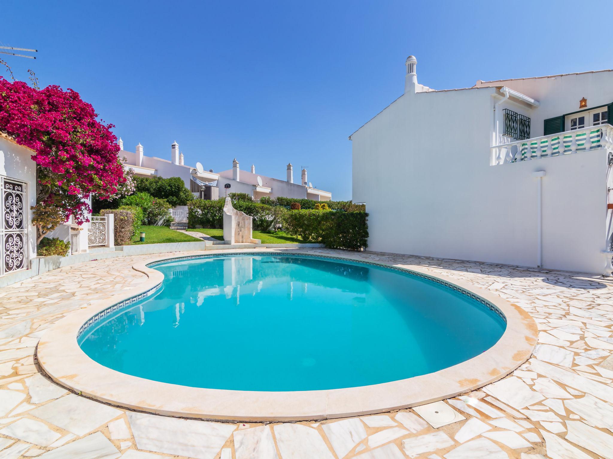 Foto 1 - Casa de 2 quartos em Albufeira com piscina e jardim