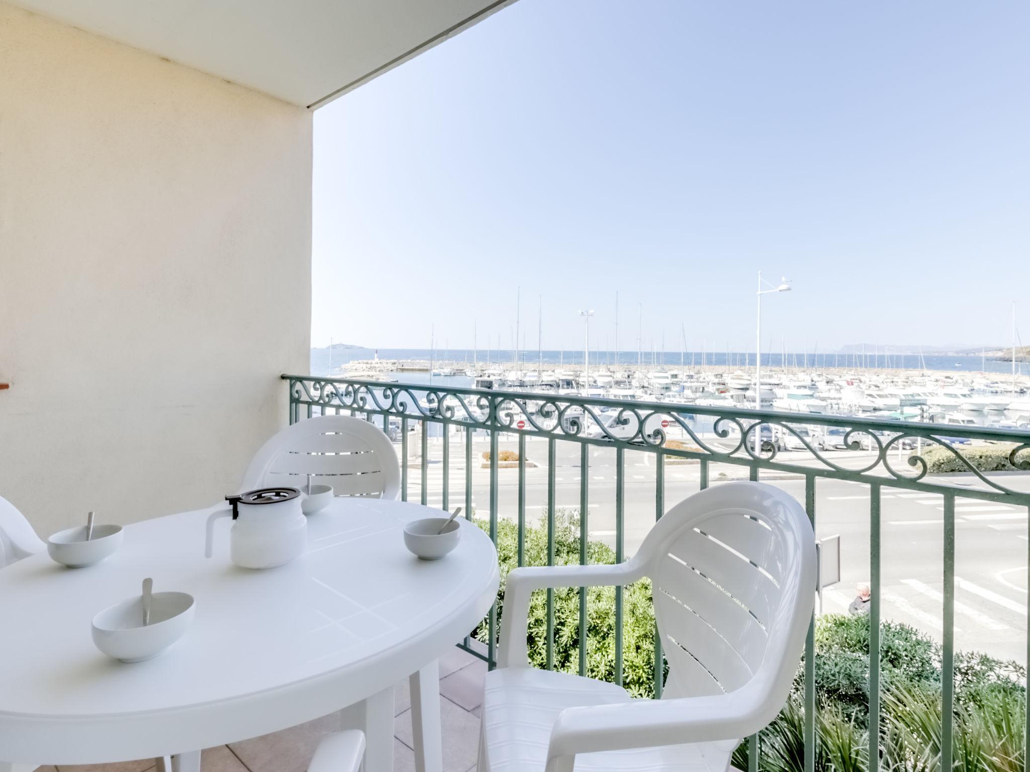 Photo 9 - Appartement de 2 chambres à Six-Fours-les-Plages avec piscine et terrasse