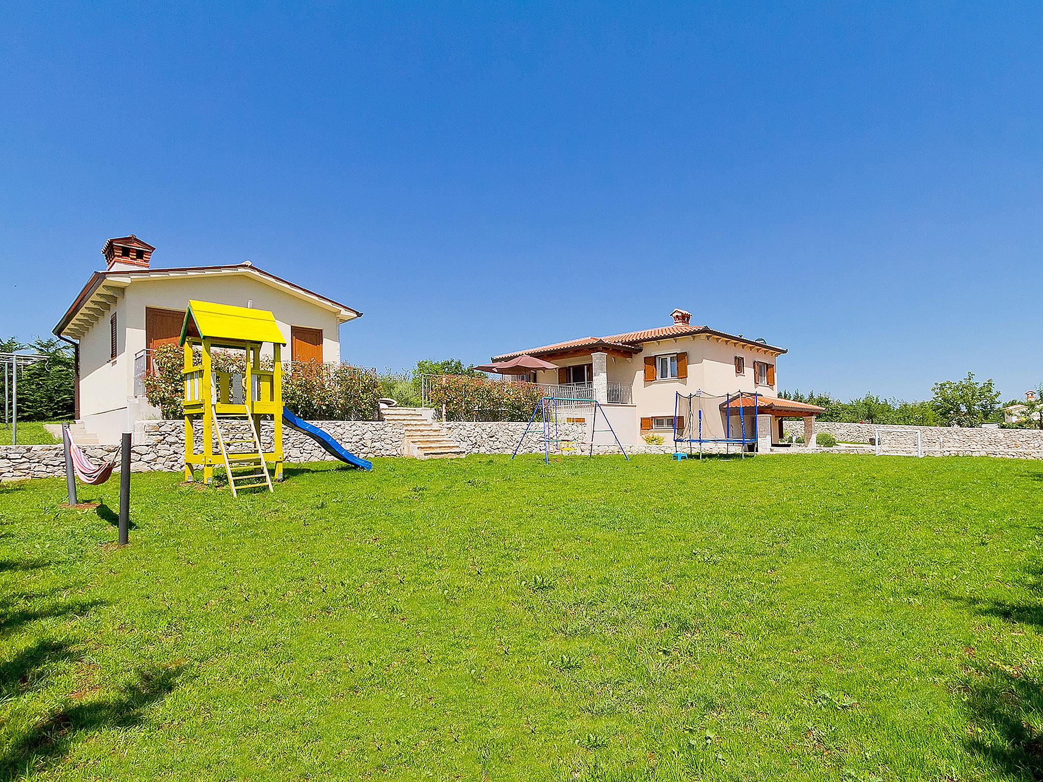 Foto 33 - Casa con 5 camere da letto a Labin con piscina privata e vista mare