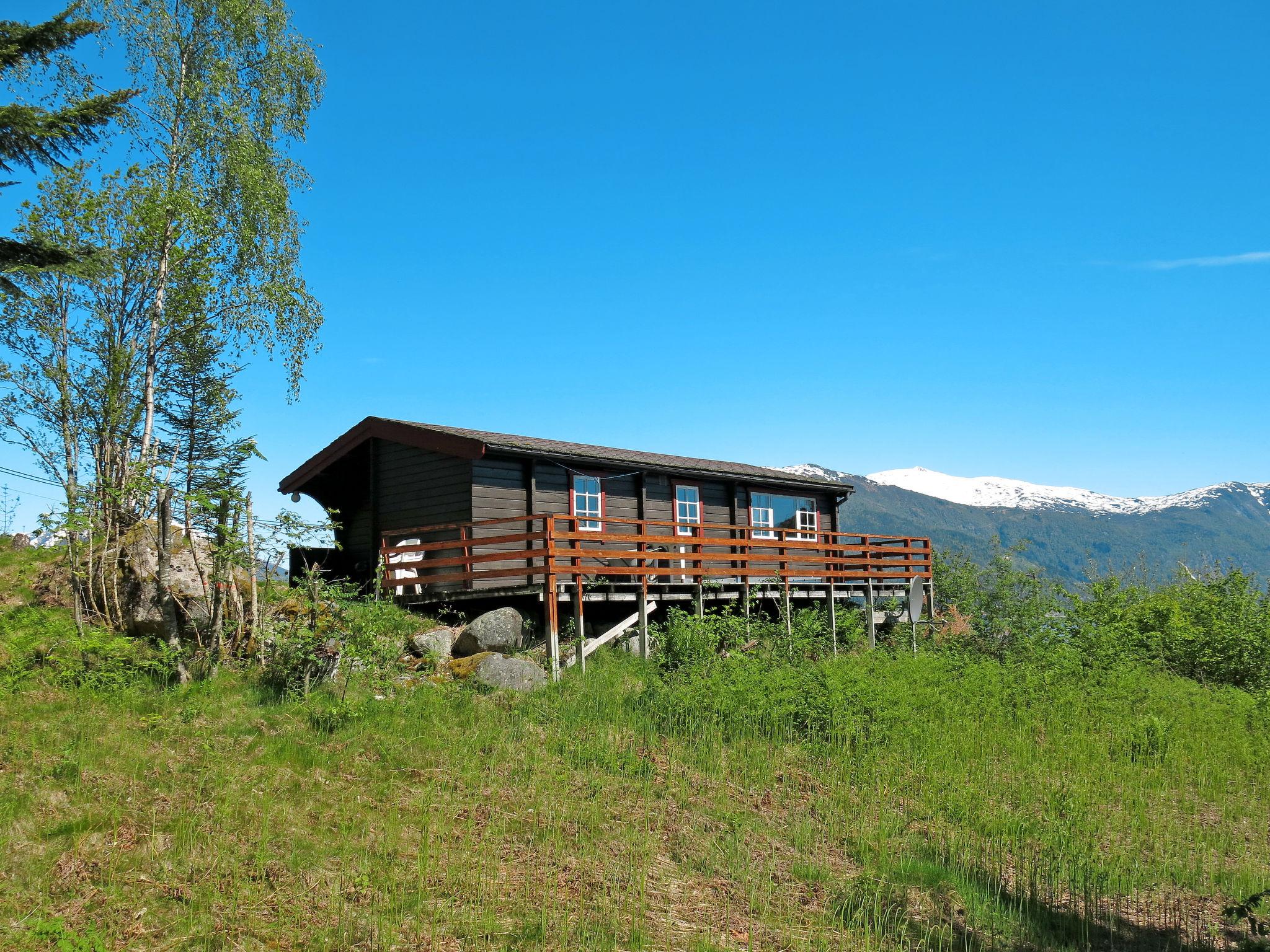 Foto 1 - Casa de 2 habitaciones en Balestrand con jardín y terraza