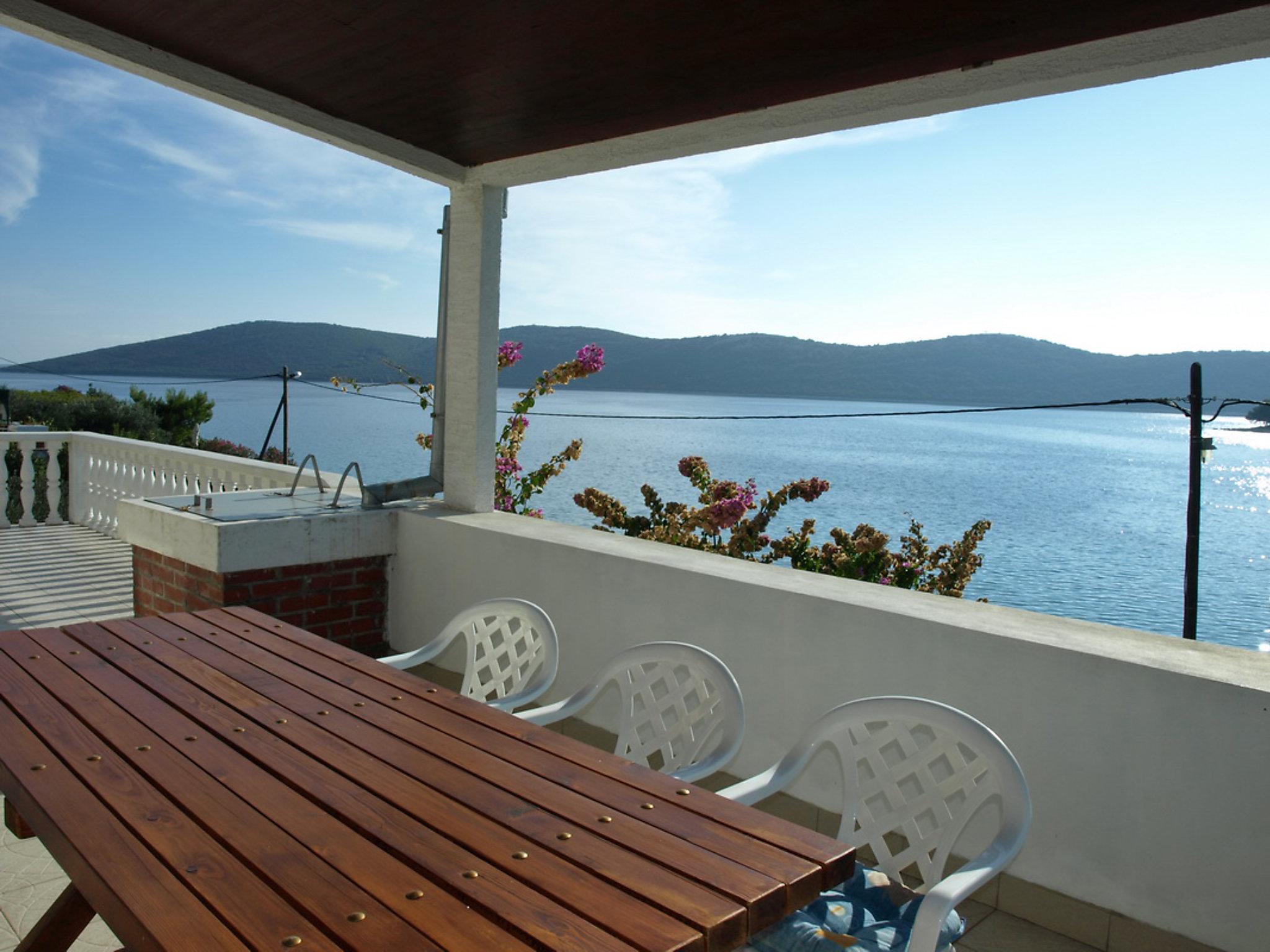 Foto 2 - Apartamento de 3 quartos em Zadar com terraço e vistas do mar