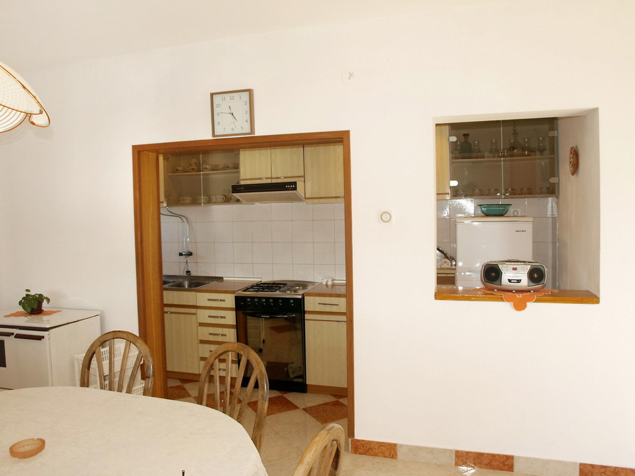 Foto 7 - Apartamento de 3 quartos em Zadar com jardim e terraço