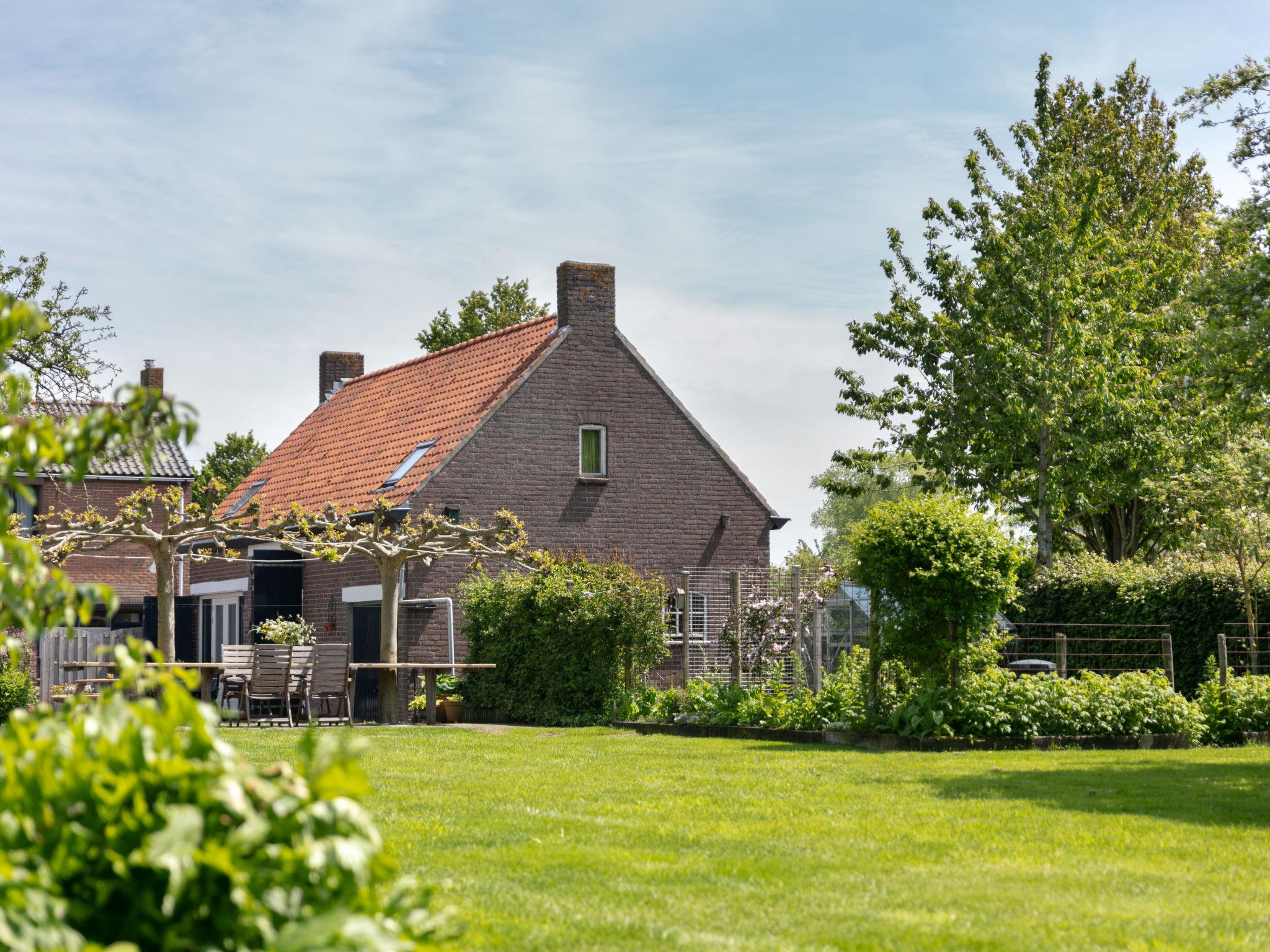 Foto 1 - Casa de 2 habitaciones en Sint Kruis con jardín y terraza