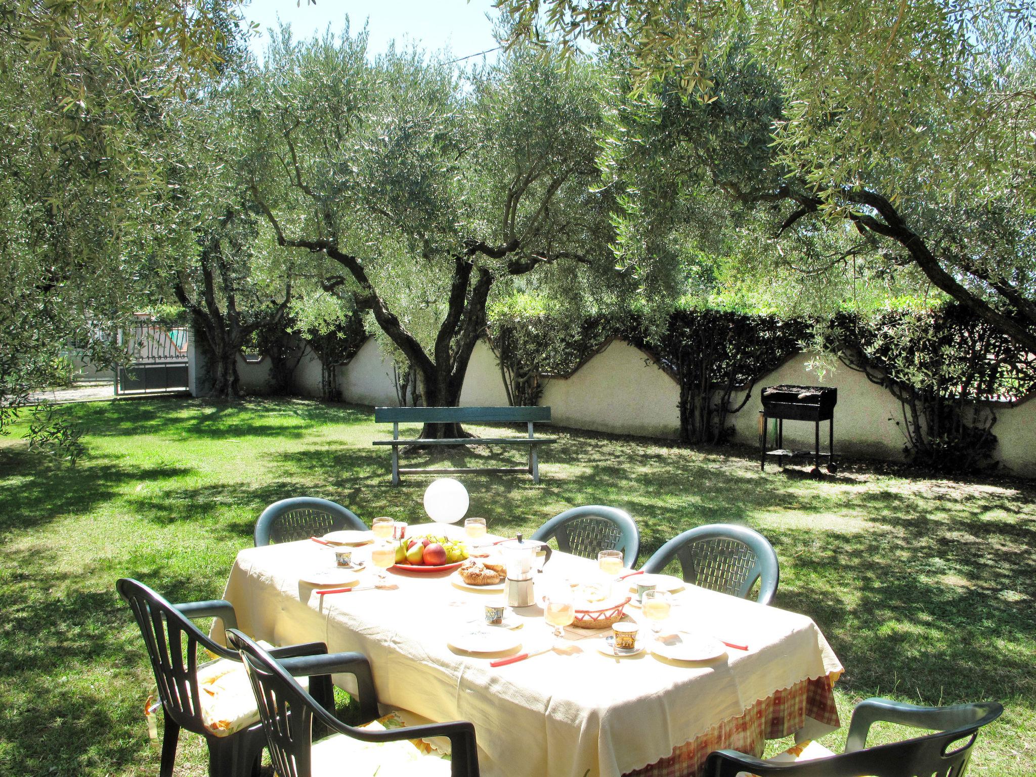 Foto 2 - Appartamento con 3 camere da letto a Montignoso con giardino e terrazza