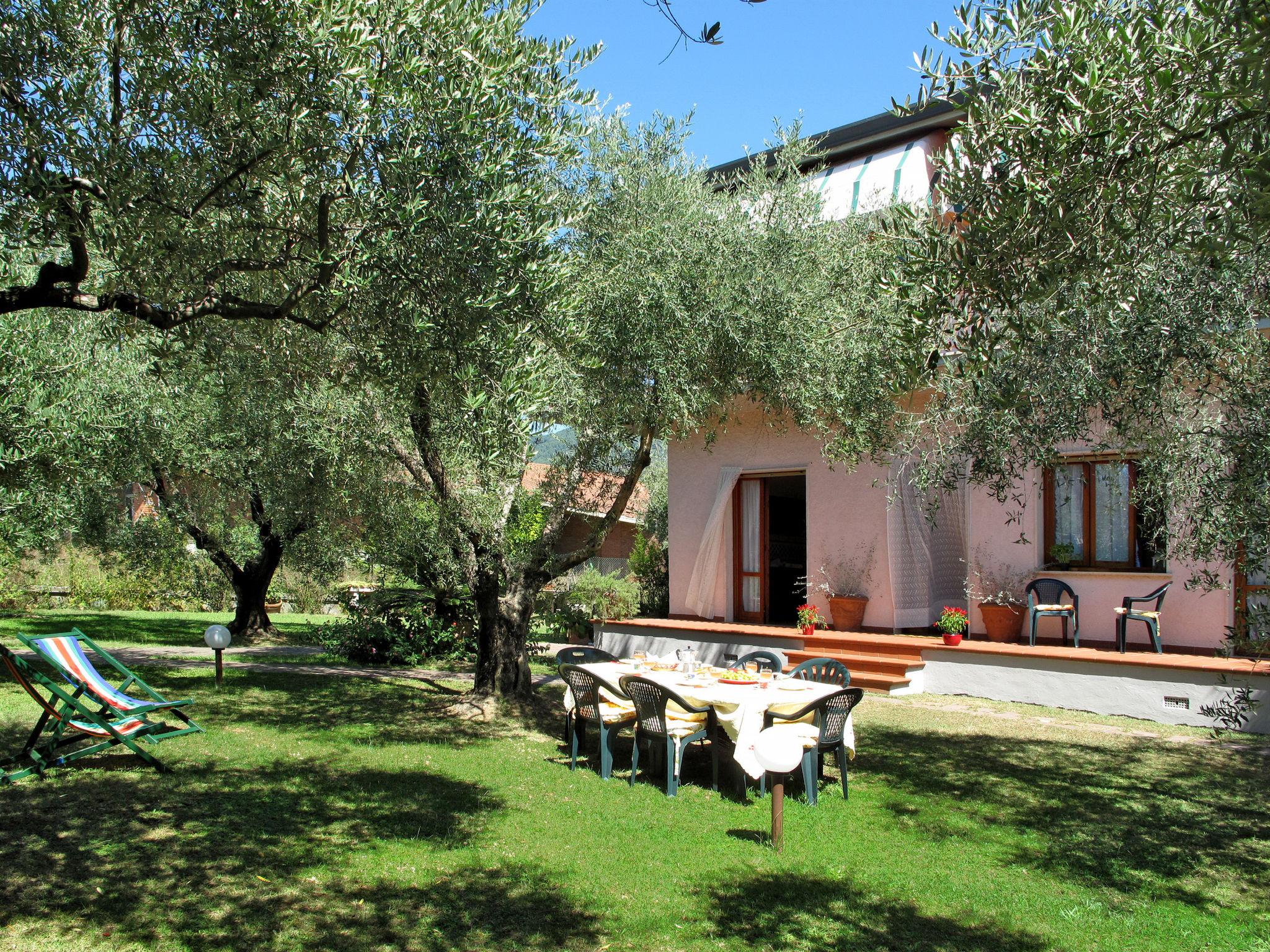 Photo 1 - Appartement de 3 chambres à Montignoso avec jardin et vues à la mer