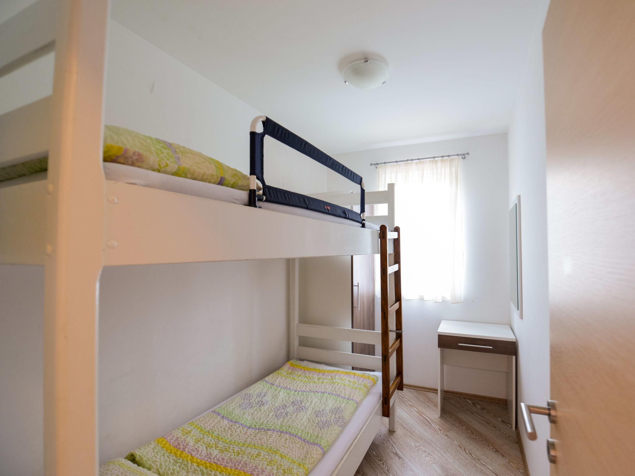Foto 15 - Apartment mit 2 Schlafzimmern in Dobrinj mit schwimmbad und blick aufs meer