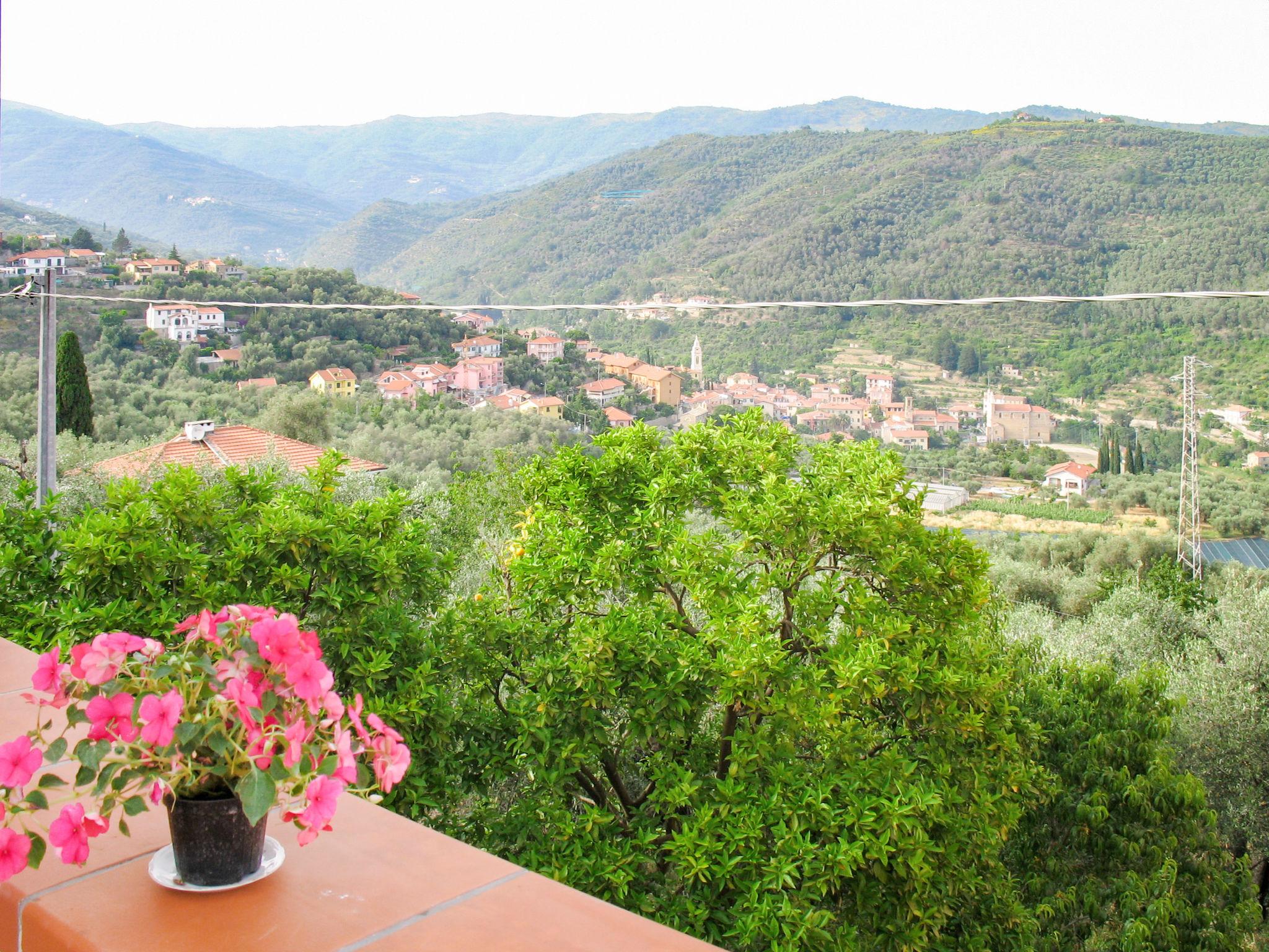 Foto 2 - Apartamento de 2 quartos em Dolcedo com jardim e terraço