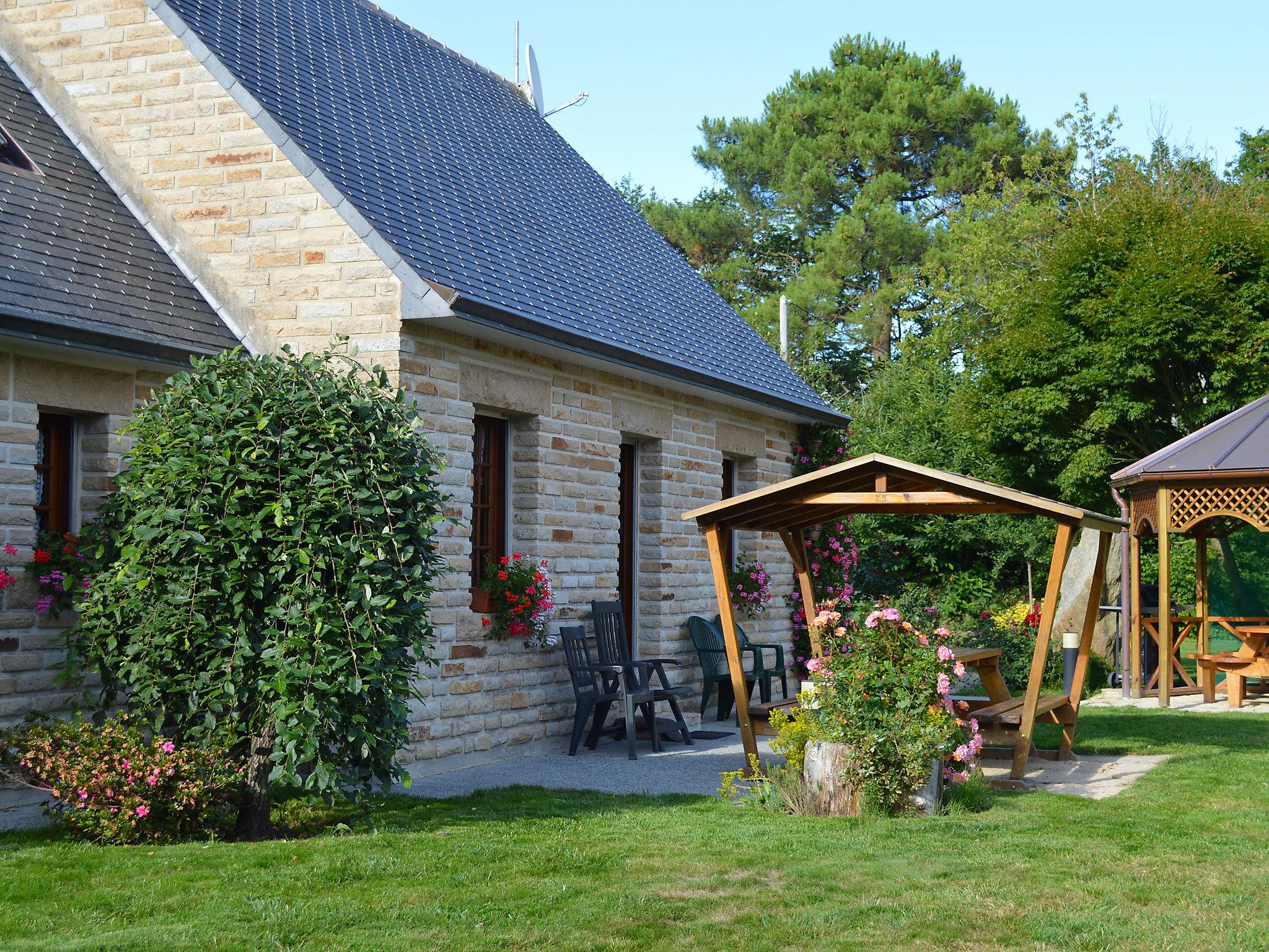 Photo 15 - 2 bedroom House in Fouesnant with garden and sea view