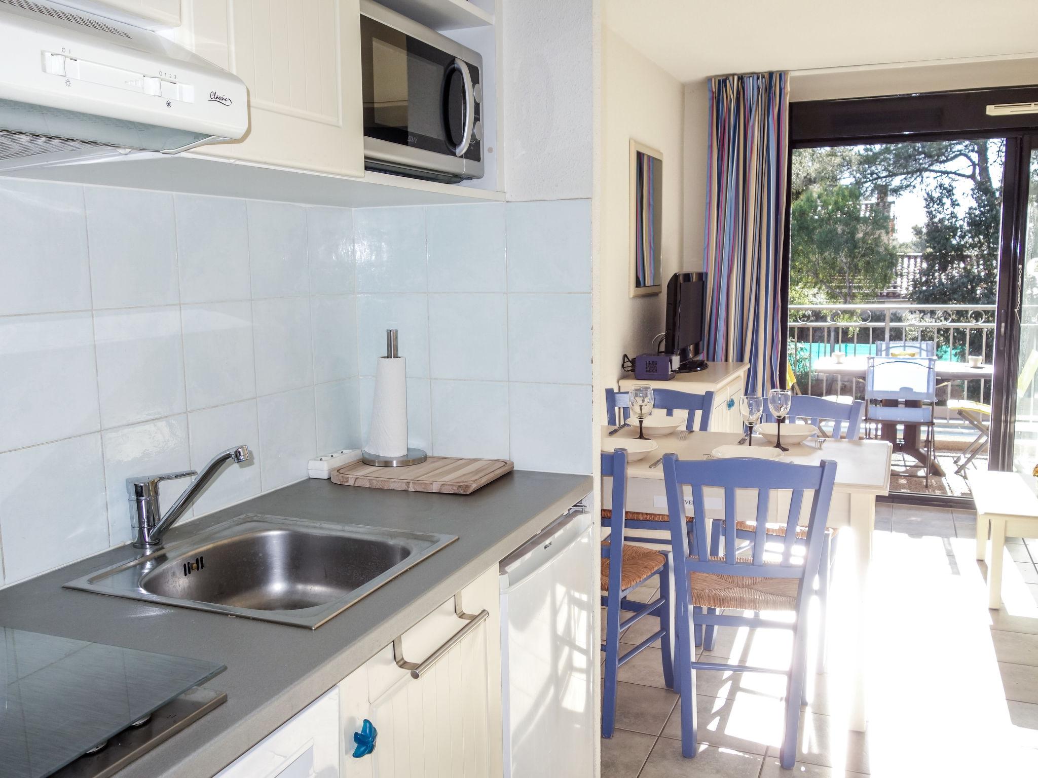 Foto 8 - Apartamento de 1 quarto em Sanary-sur-Mer com piscina e jardim