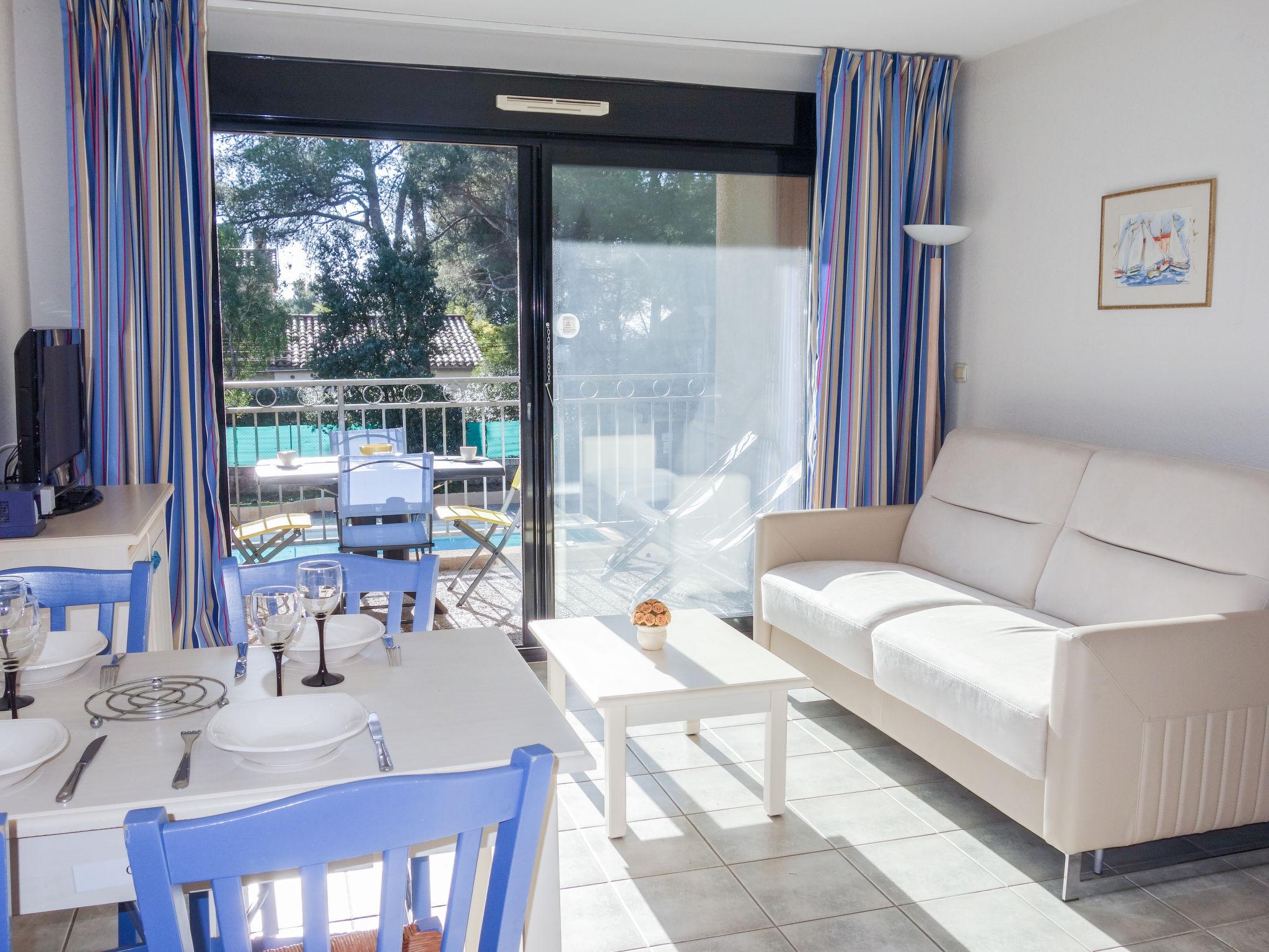 Photo 4 - 1 bedroom Apartment in Sanary-sur-Mer with swimming pool and garden