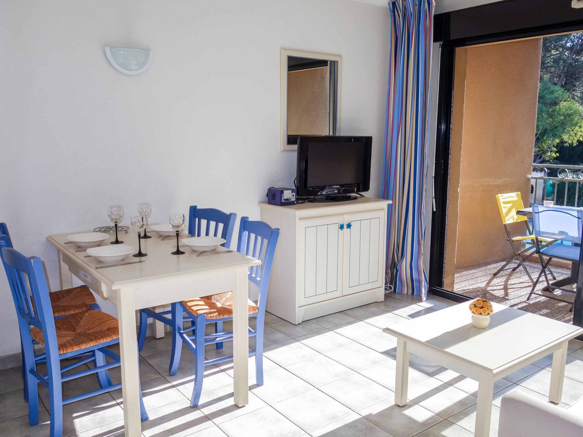 Foto 5 - Apartamento de 1 quarto em Sanary-sur-Mer com piscina e jardim