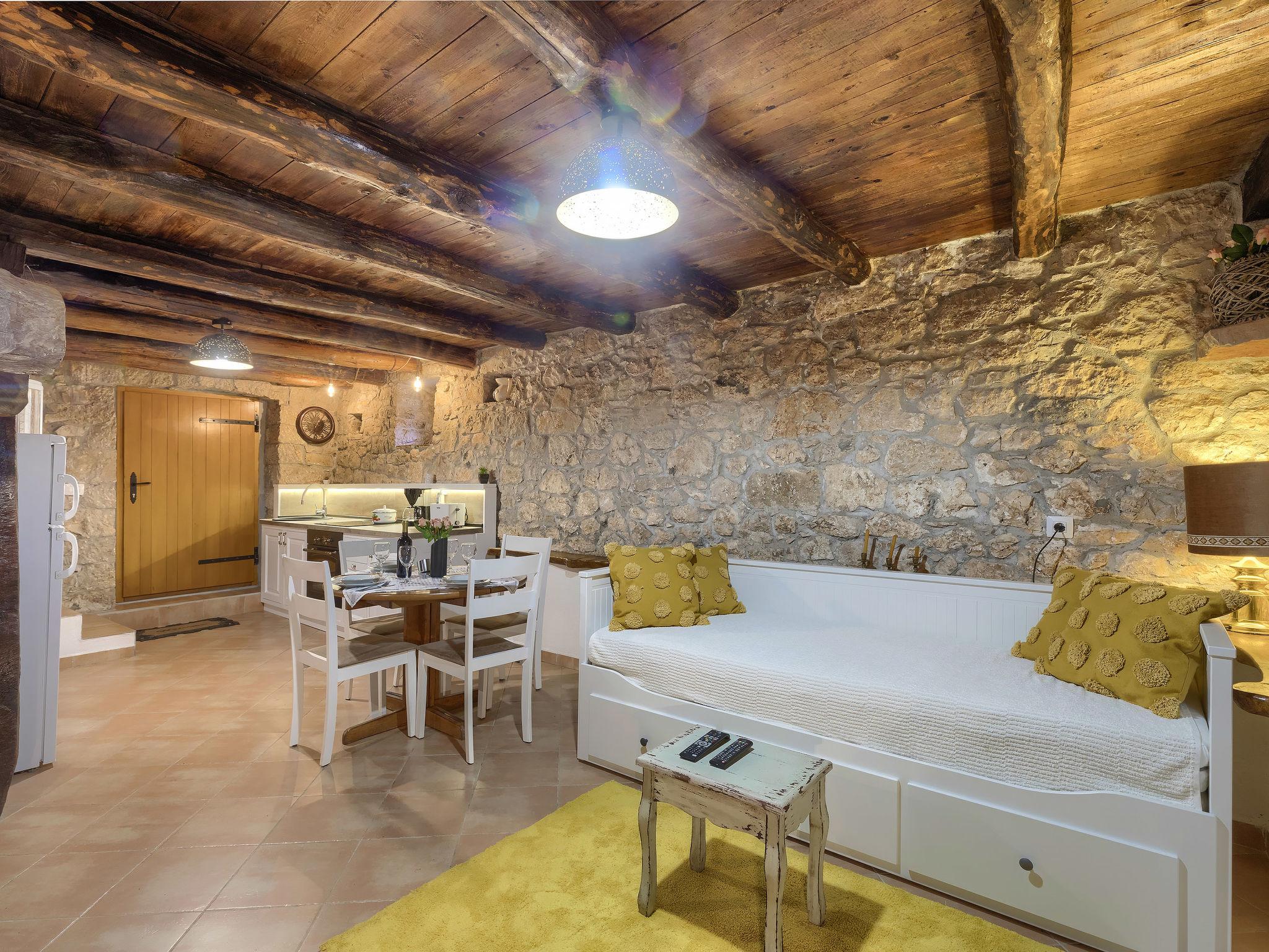 Foto 13 - Casa con 2 camere da letto a Pićan con piscina privata e giardino