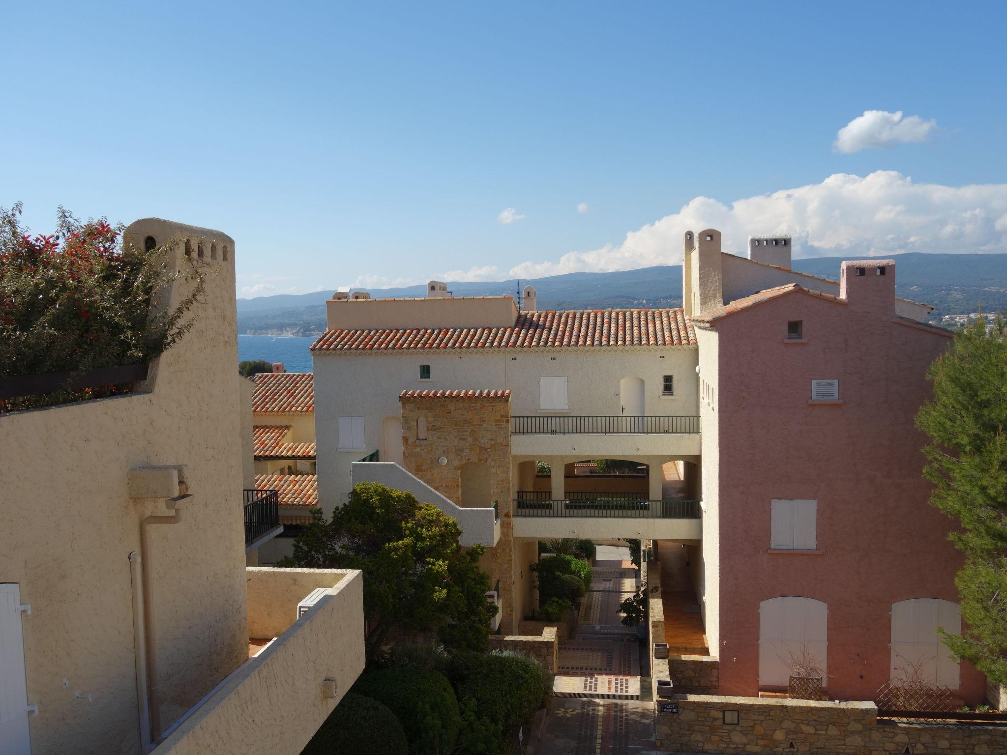 Foto 18 - Appartamento a Saint-Cyr-sur-Mer con terrazza e vista mare