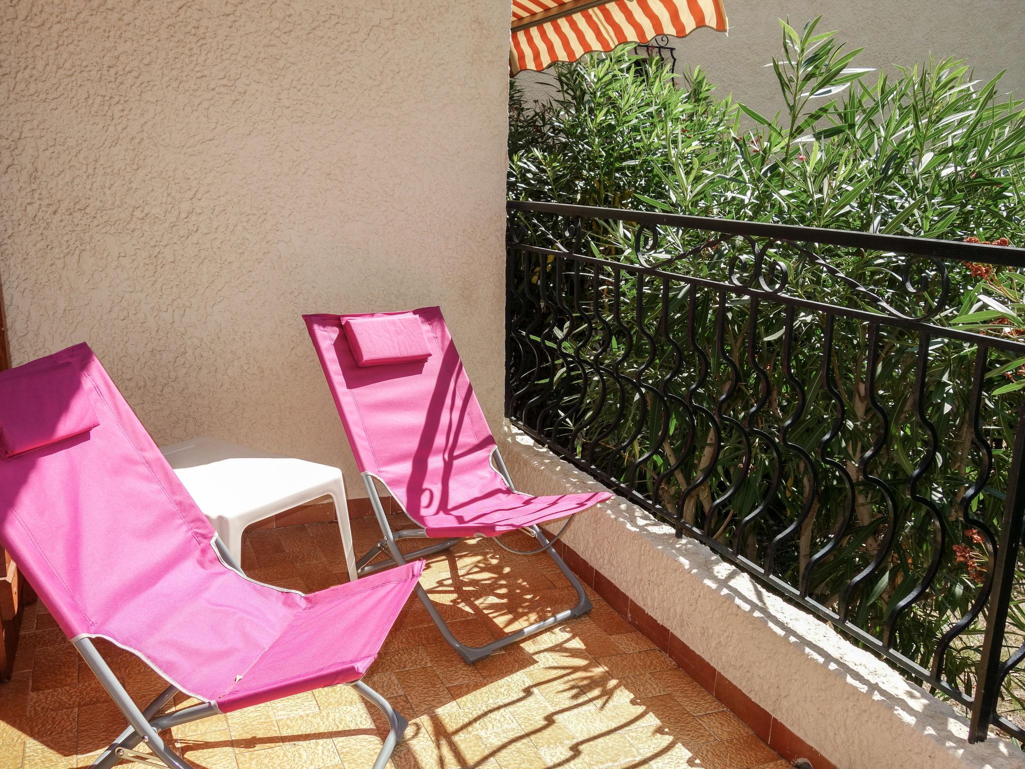 Photo 11 - Apartment in Saint-Cyr-sur-Mer with terrace and sea view