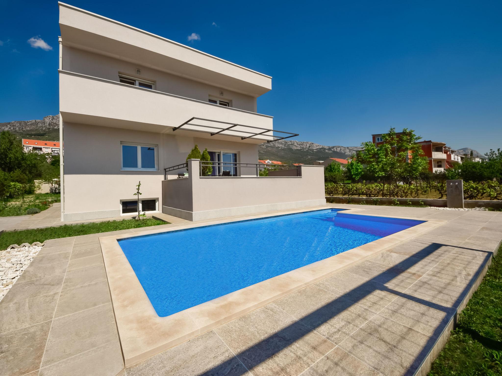 Foto 7 - Casa de 4 quartos em Kaštela com piscina privada e vistas do mar