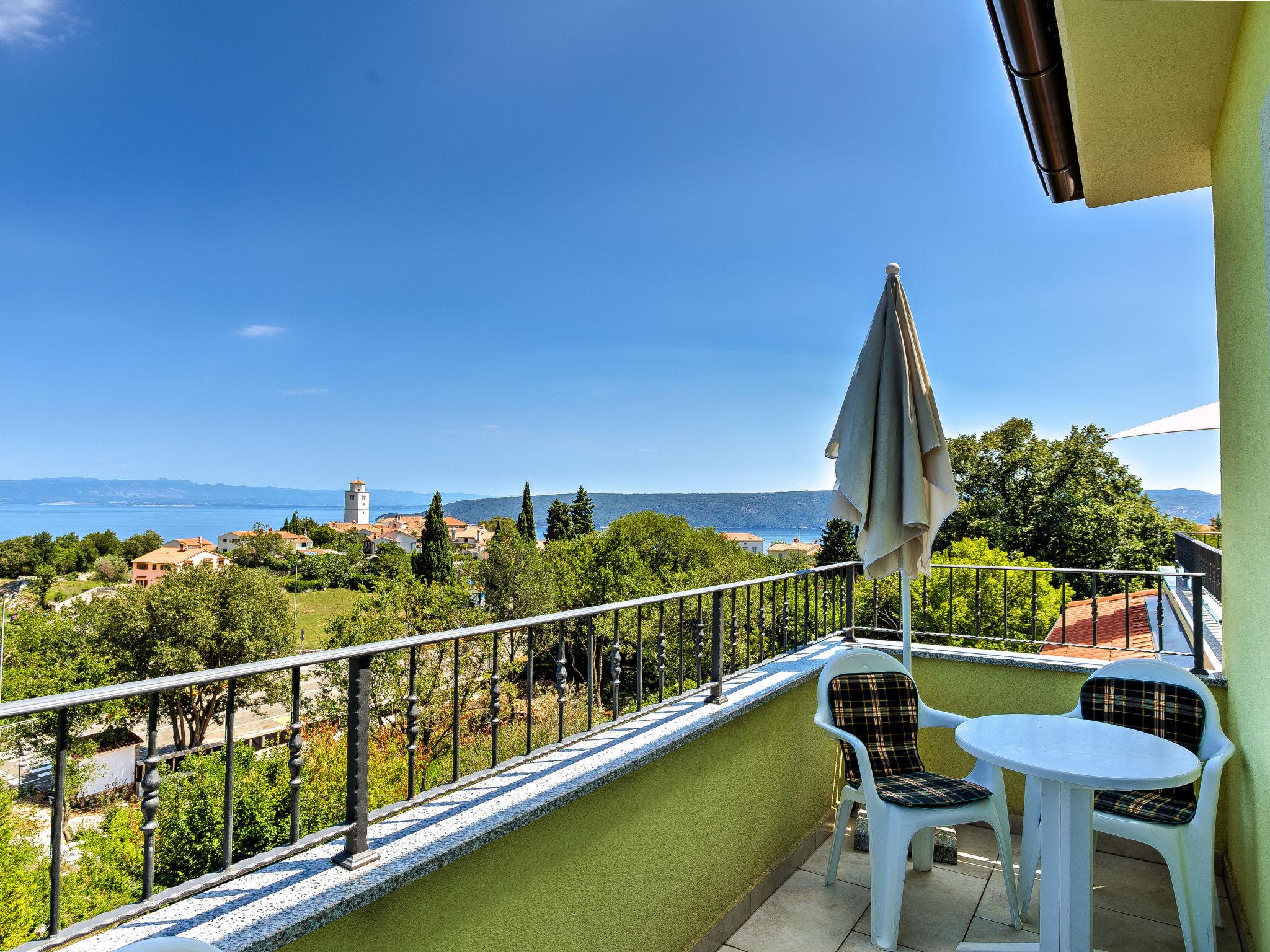 Foto 3 - Apartment mit 1 Schlafzimmer in Mošćenička Draga mit schwimmbad und blick aufs meer