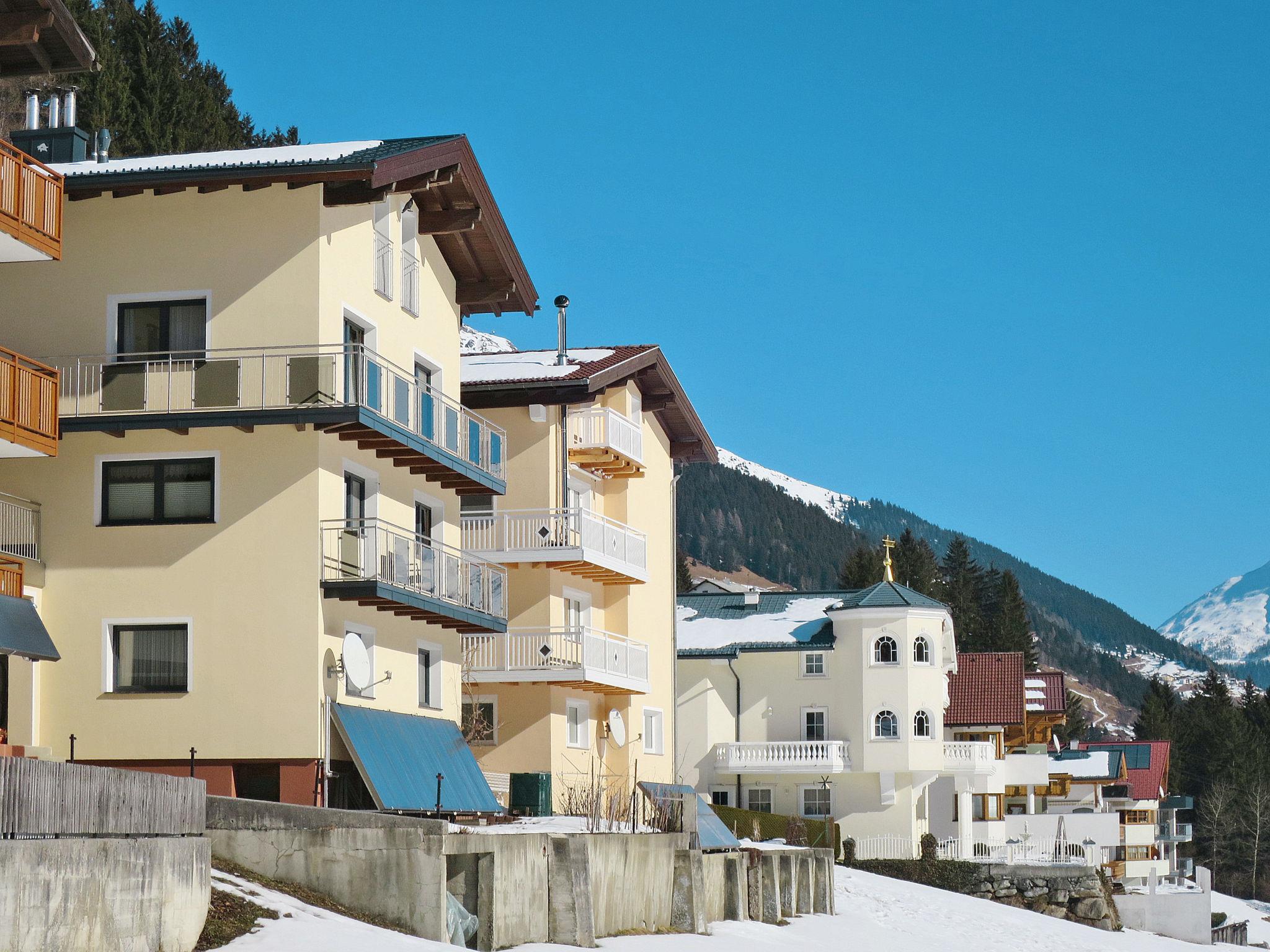 Foto 1 - Apartamento de 5 habitaciones en Kappl con vistas a la montaña