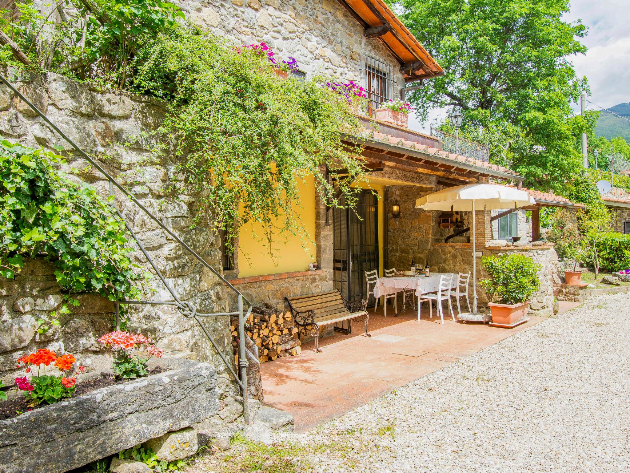 Photo 3 - Appartement de 2 chambres à Loro Ciuffenna avec piscine et jardin