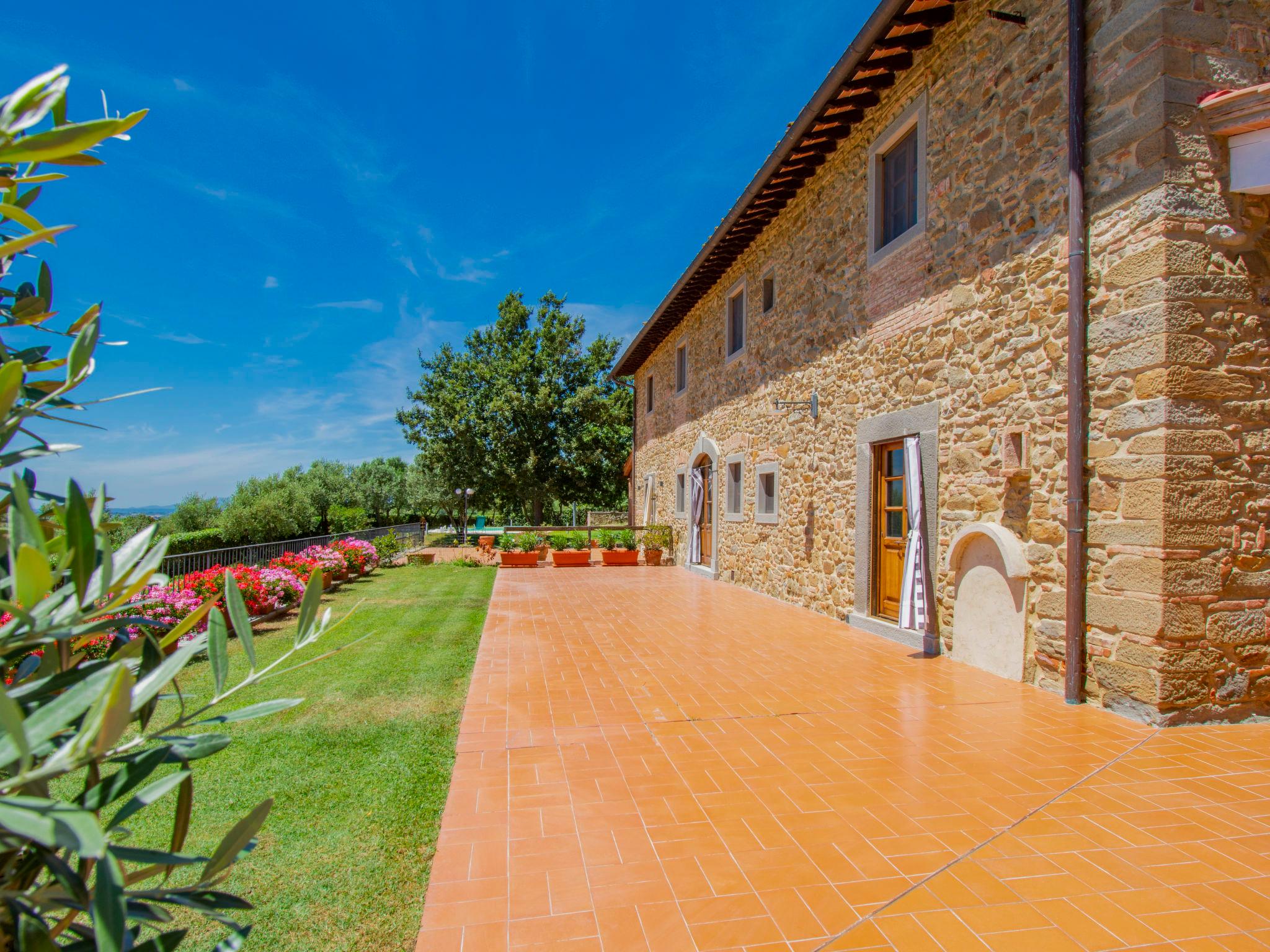 Photo 12 - Maison de 3 chambres à Capraia e Limite avec piscine privée et jardin