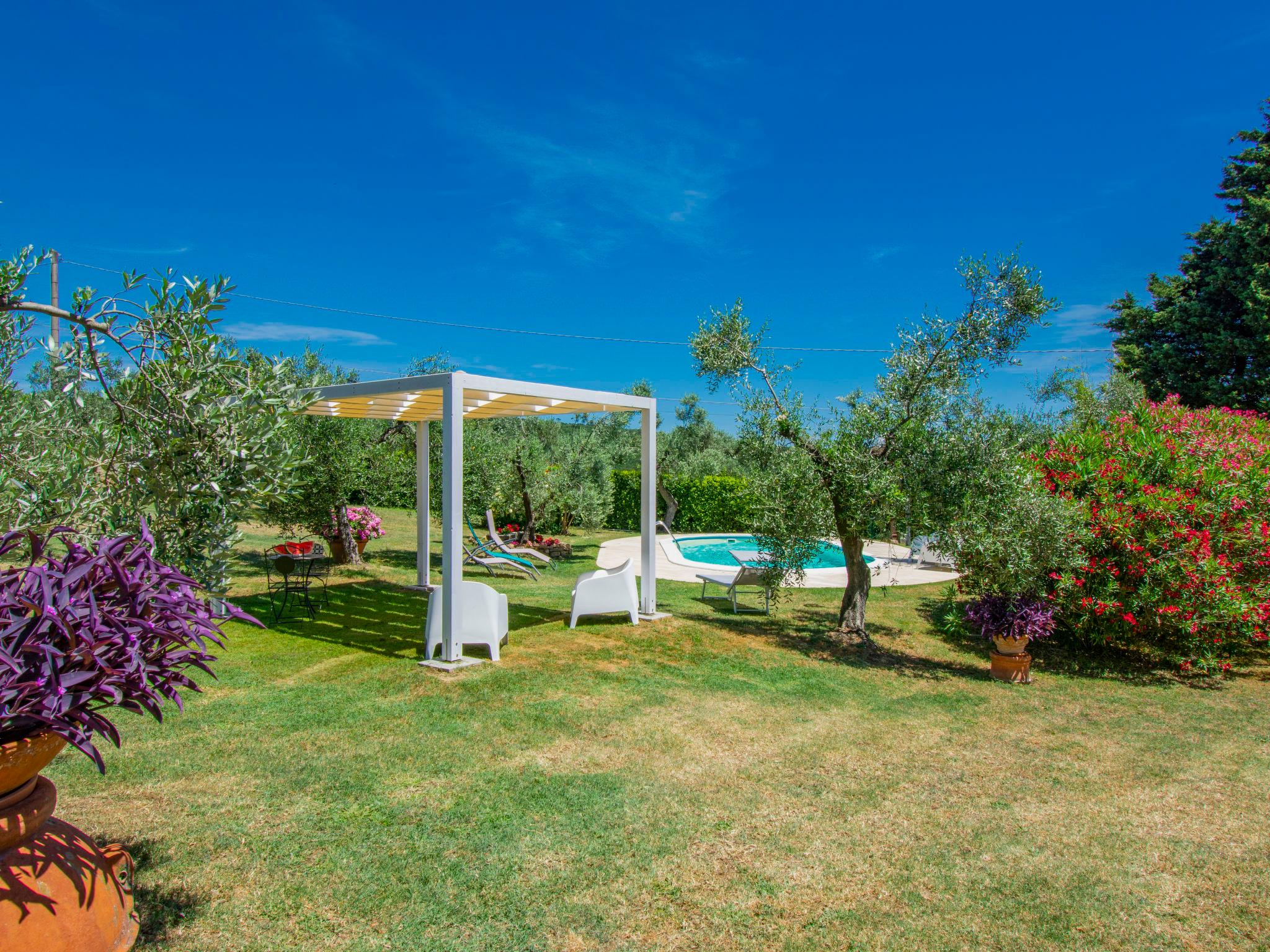 Photo 38 - Maison de 3 chambres à Capraia e Limite avec piscine privée et jardin