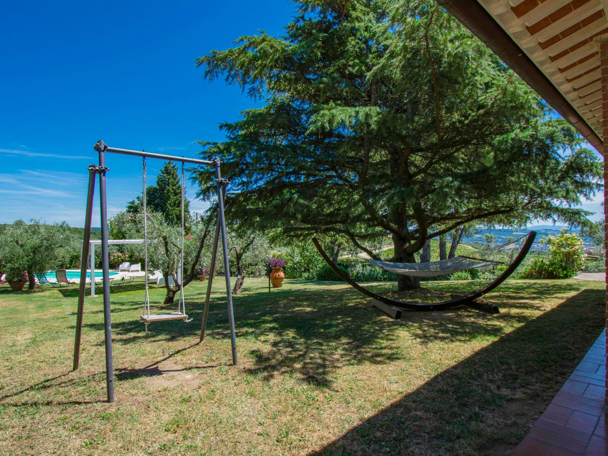 Foto 40 - Casa de 3 habitaciones en Capraia e Limite con piscina privada y jardín