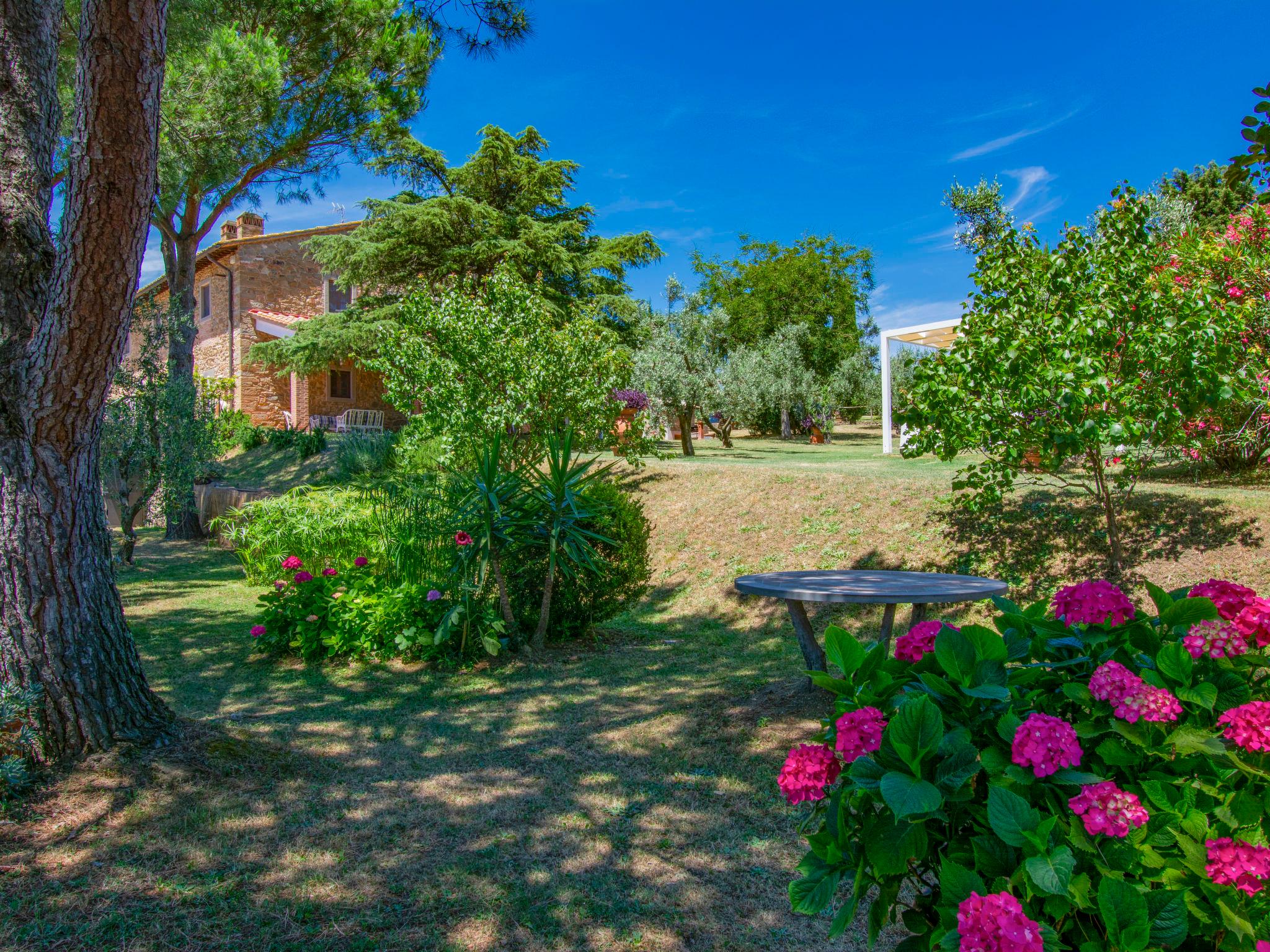 Foto 14 - Casa de 3 quartos em Capraia e Limite com piscina privada e jardim