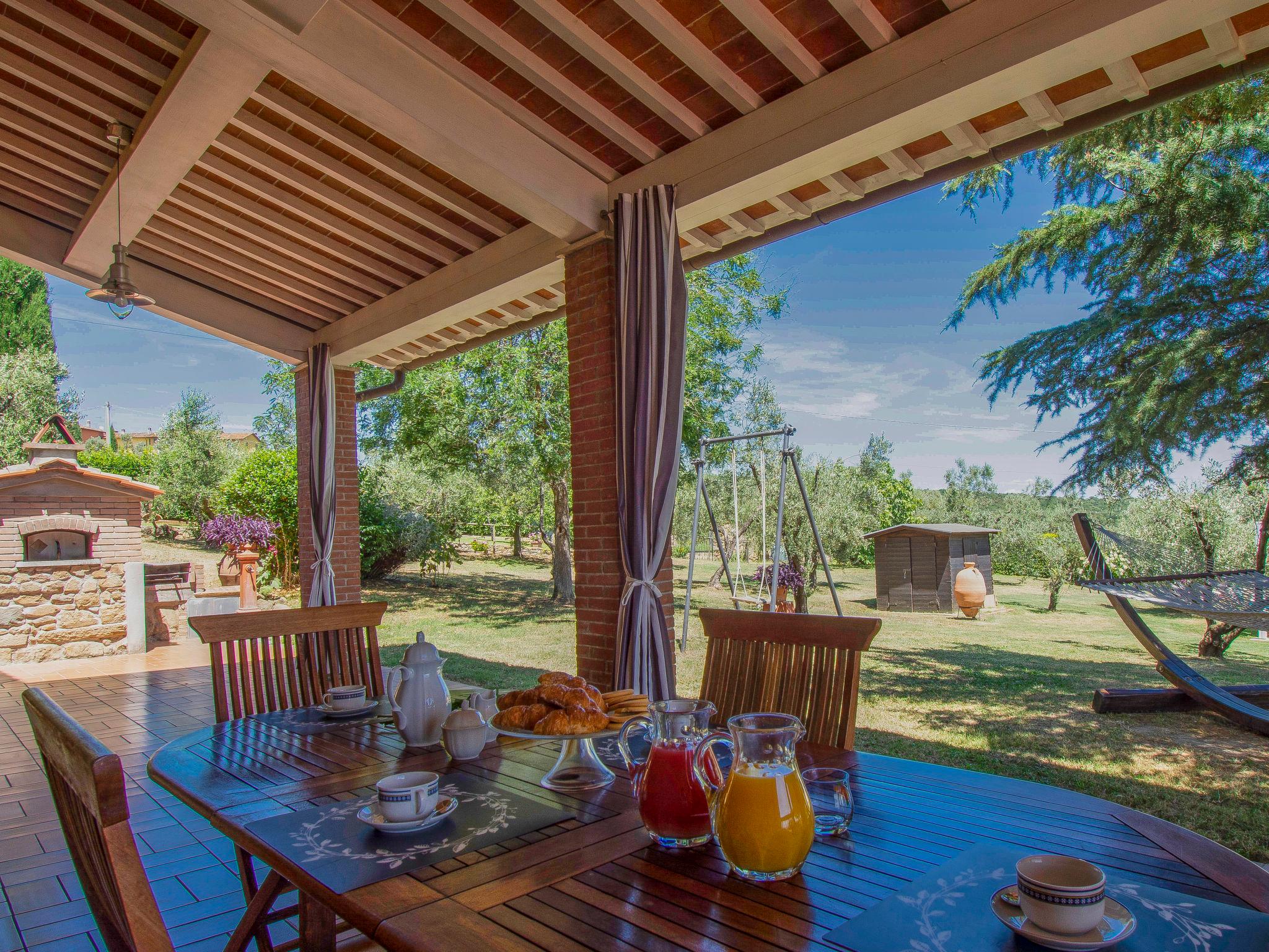 Photo 3 - Maison de 3 chambres à Capraia e Limite avec piscine privée et jardin