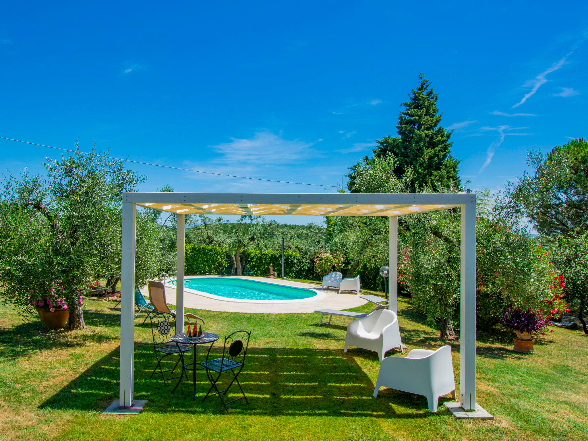 Foto 5 - Haus mit 3 Schlafzimmern in Capraia e Limite mit privater pool und garten