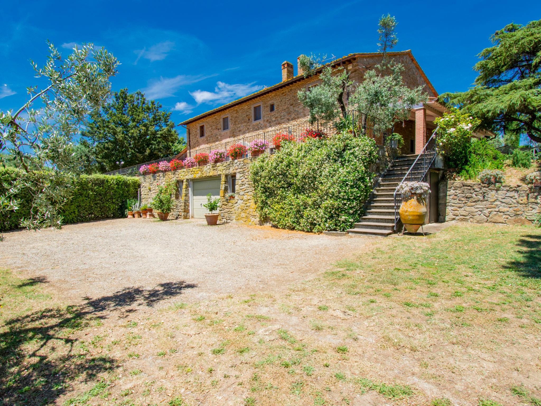 Foto 2 - Casa con 3 camere da letto a Capraia e Limite con piscina privata e giardino