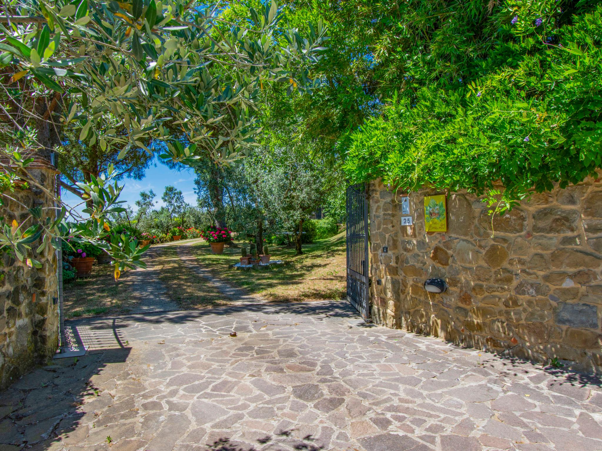 Foto 44 - Casa con 3 camere da letto a Capraia e Limite con piscina privata e giardino