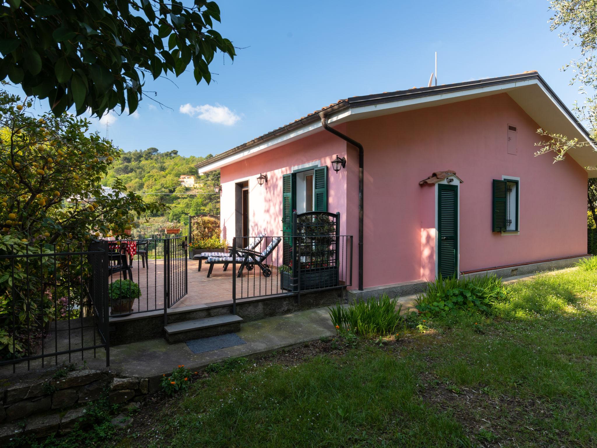 Photo 2 - Maison de 1 chambre à Diano San Pietro avec jardin et vues à la mer