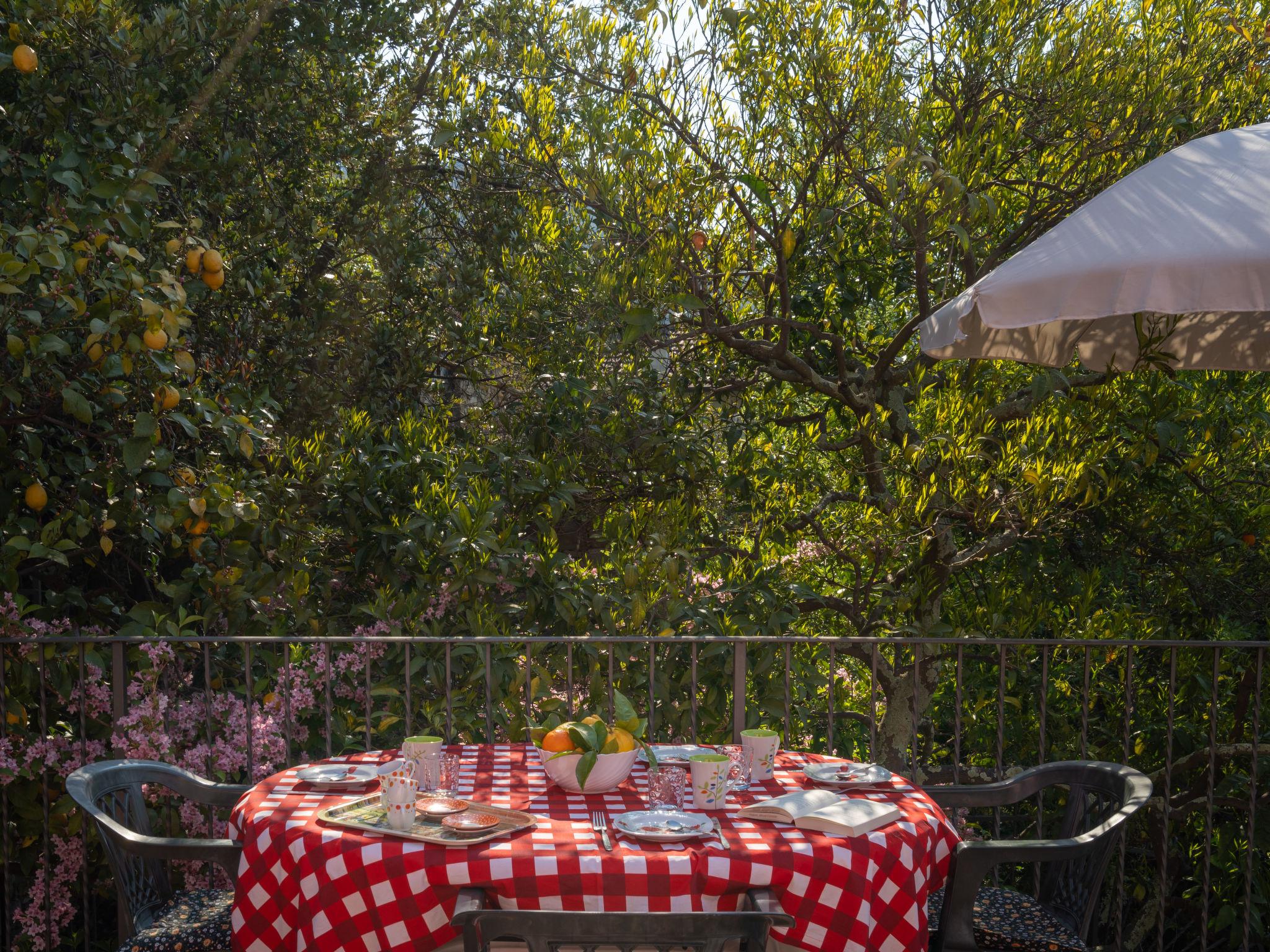 Photo 12 - Maison de 1 chambre à Diano San Pietro avec jardin et terrasse